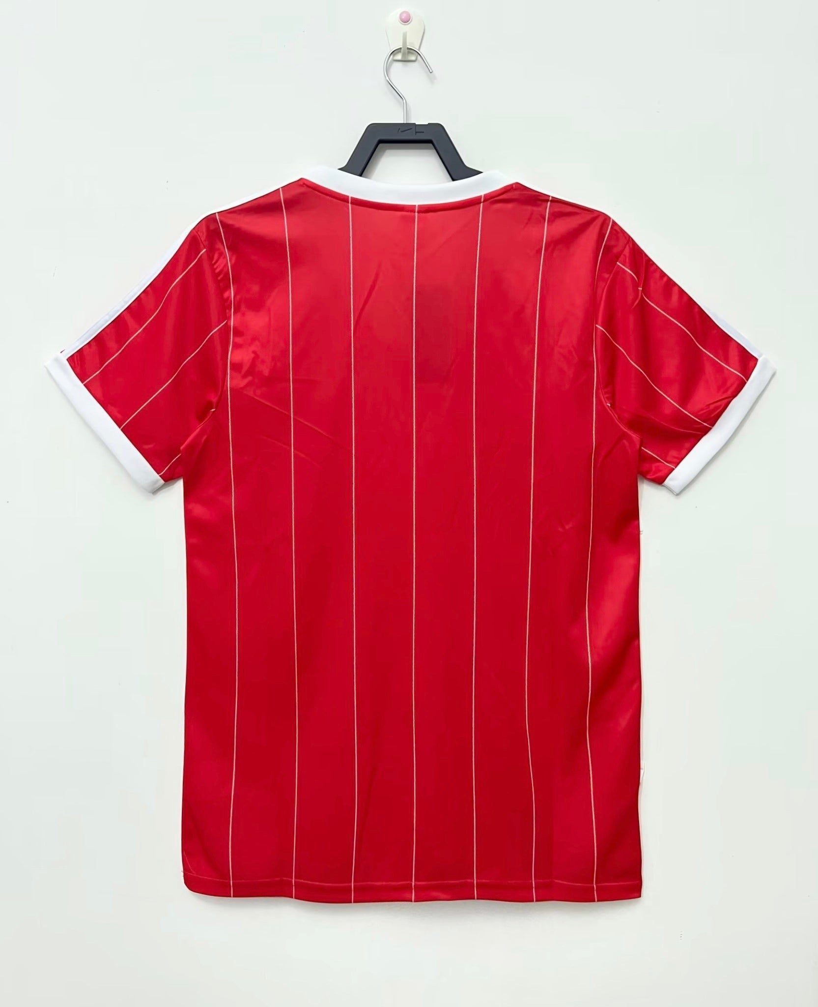 Camiseta Hamburgo, Visitante 83-84