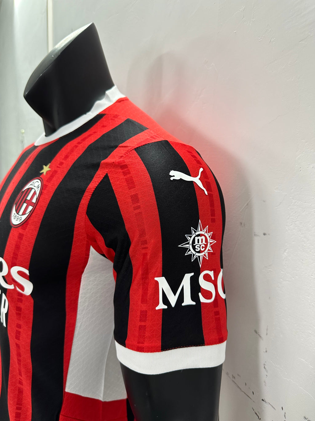 Camiseta AC Milan, Local 24-25