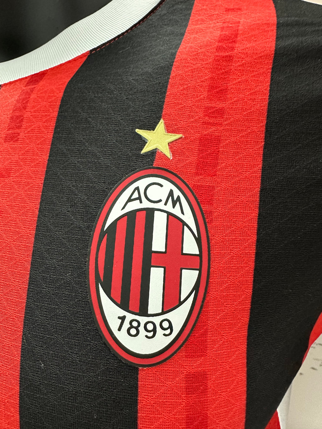 Camiseta AC Milan, Local 24-25