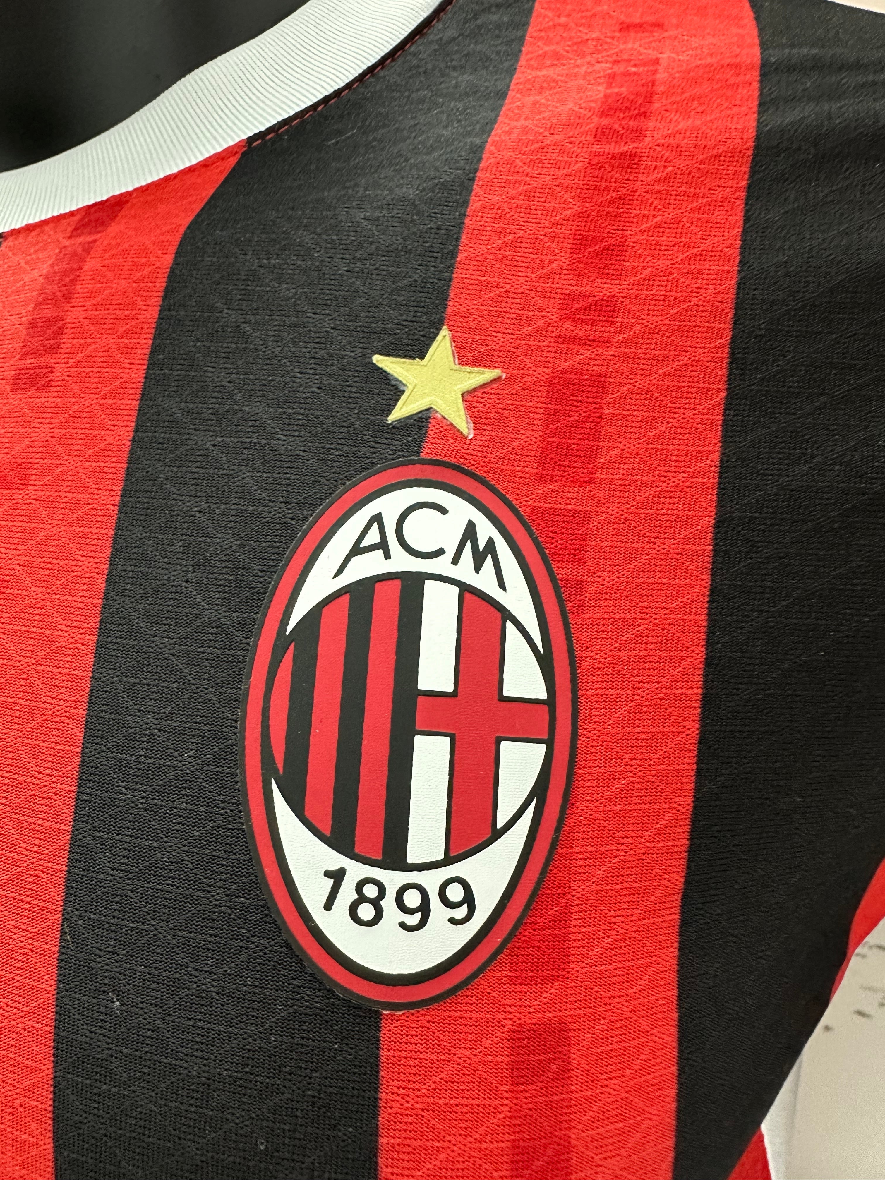 Camiseta AC Milan, Local 24-25