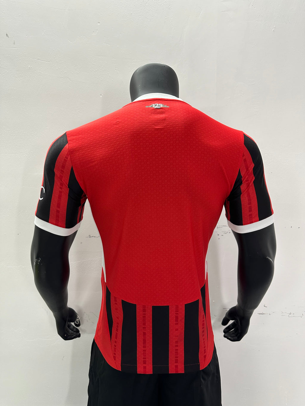 Camiseta AC Milan, Local 24-25