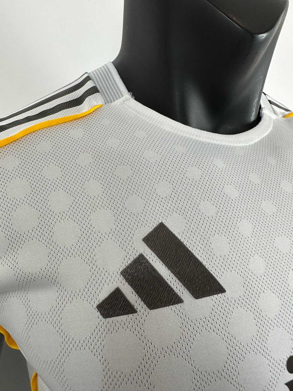 Camiseta Real Madrid, Local 25-26