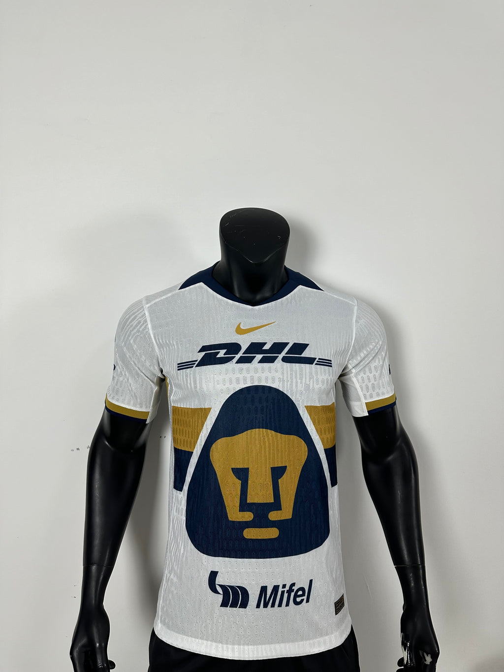 Camiseta Club Pumas, Local 25-26