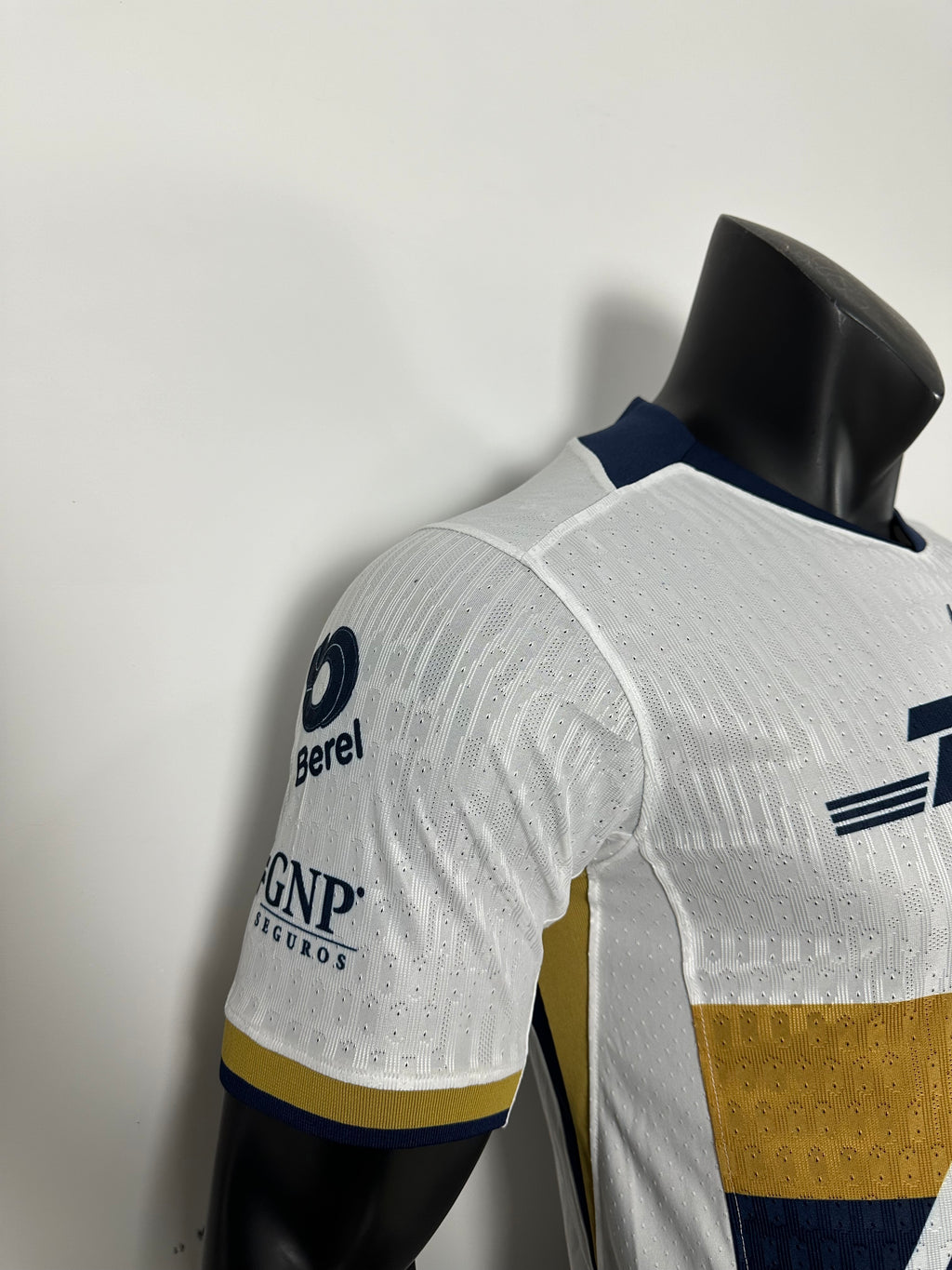 Camiseta Club Pumas, Local 25-26