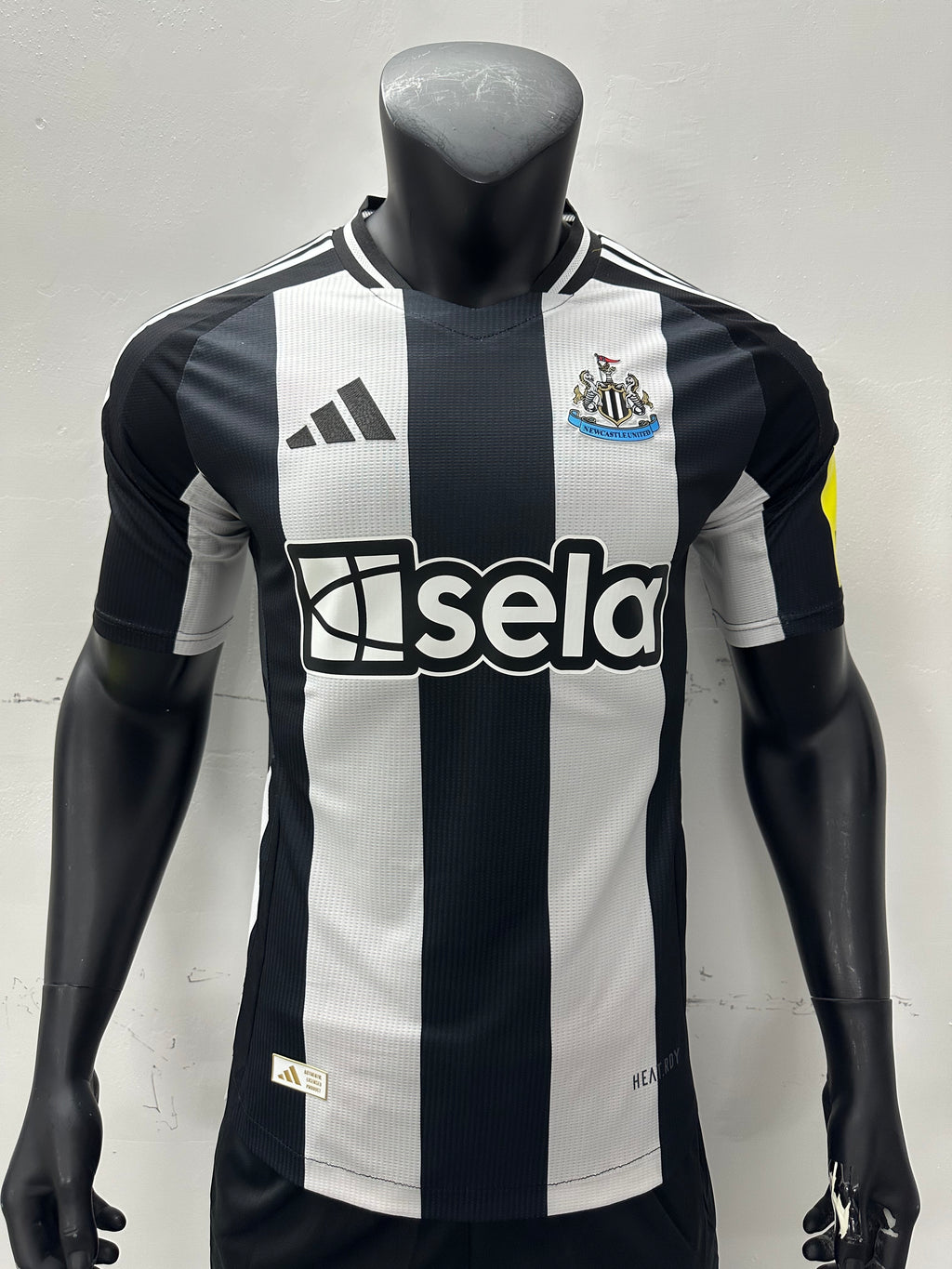 Camiseta Newcastle United, Local 24-25