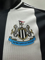 Camiseta Newcastle United, Local 24-25