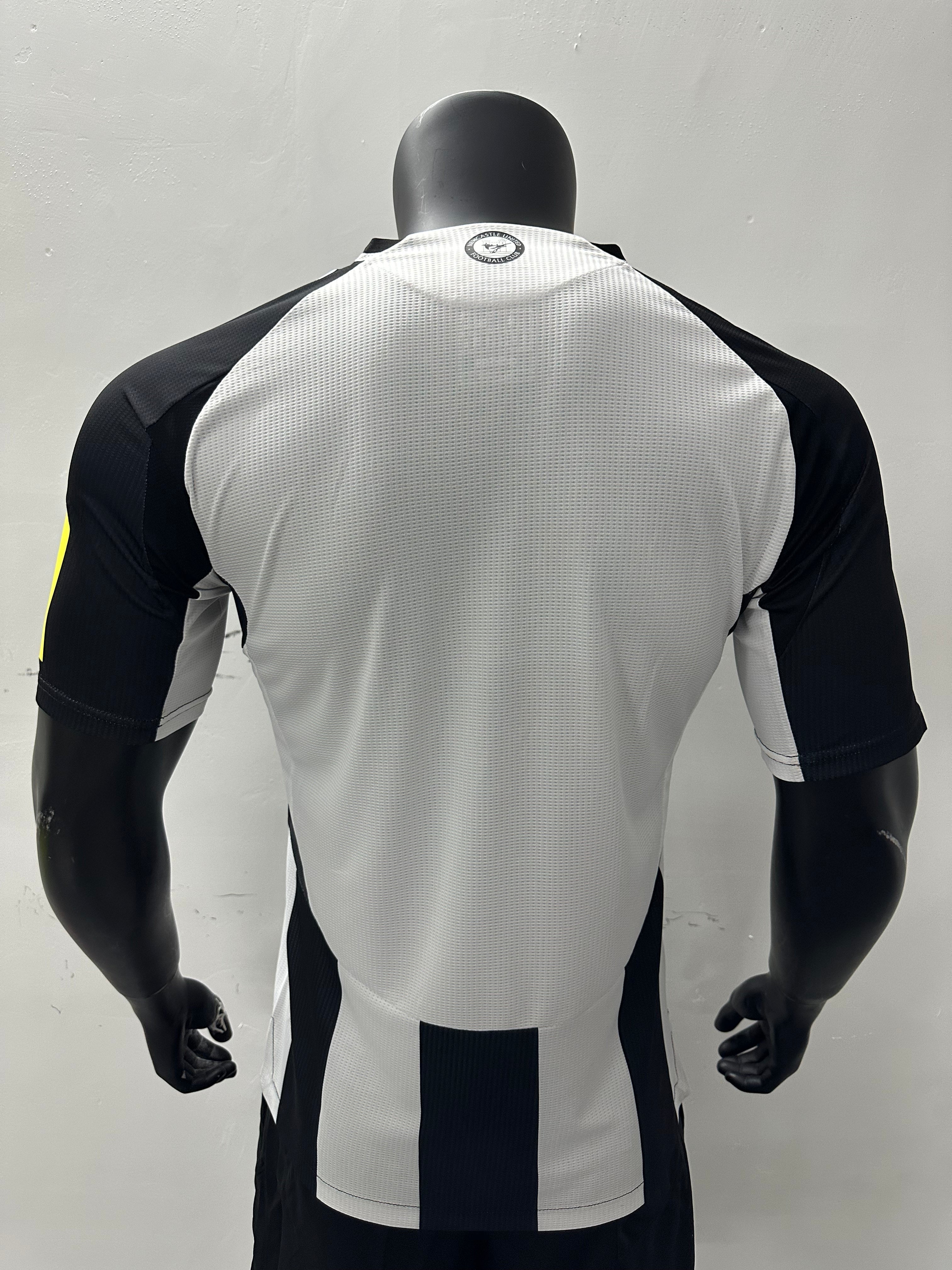 Camiseta Newcastle United, Local 24-25