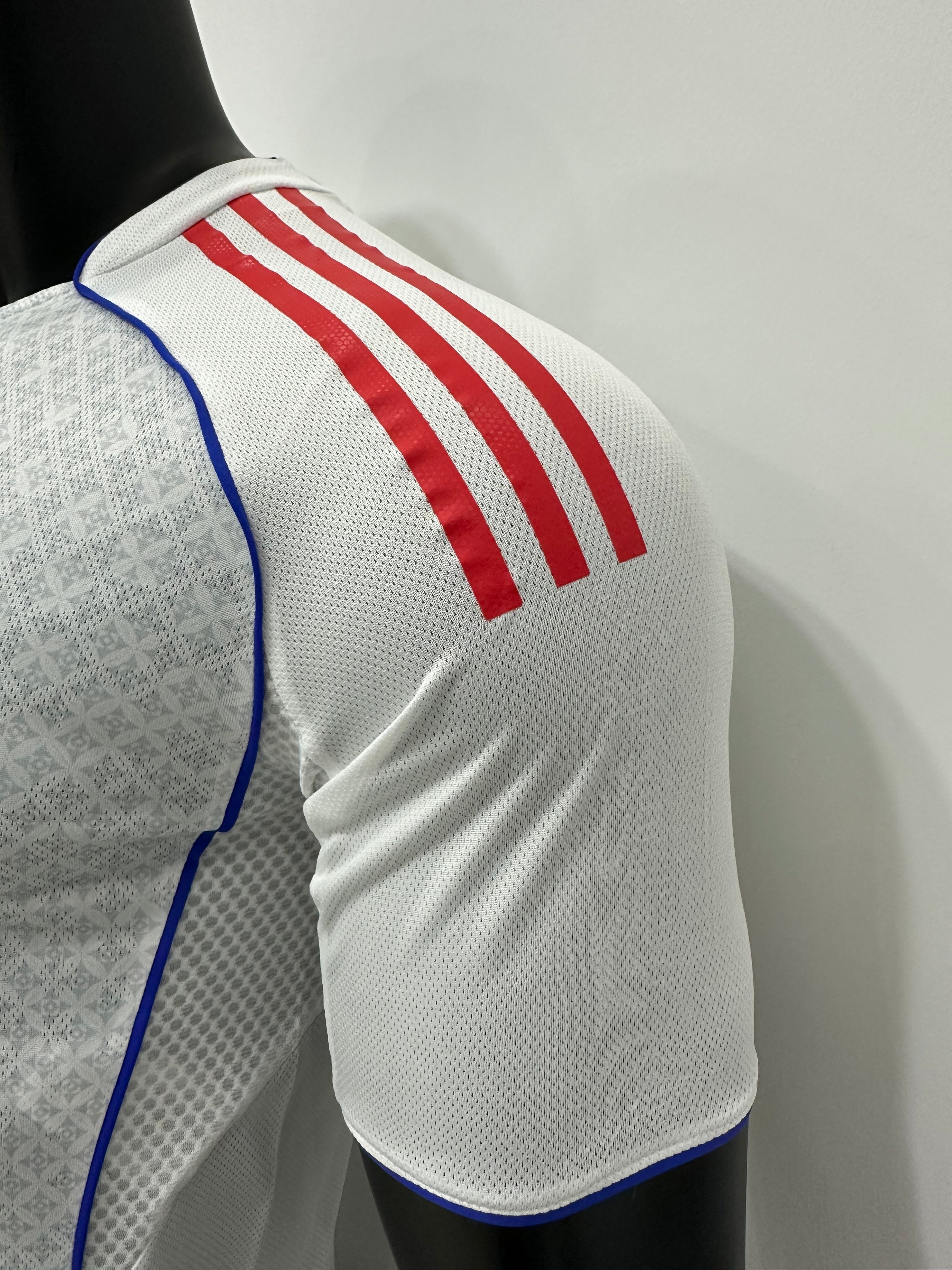 Camiseta Olympique de Lyon, Local 25-26
