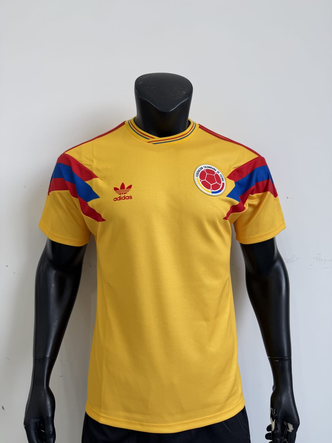 Camiseta Colombia, Visitante 1990 contemporanea
