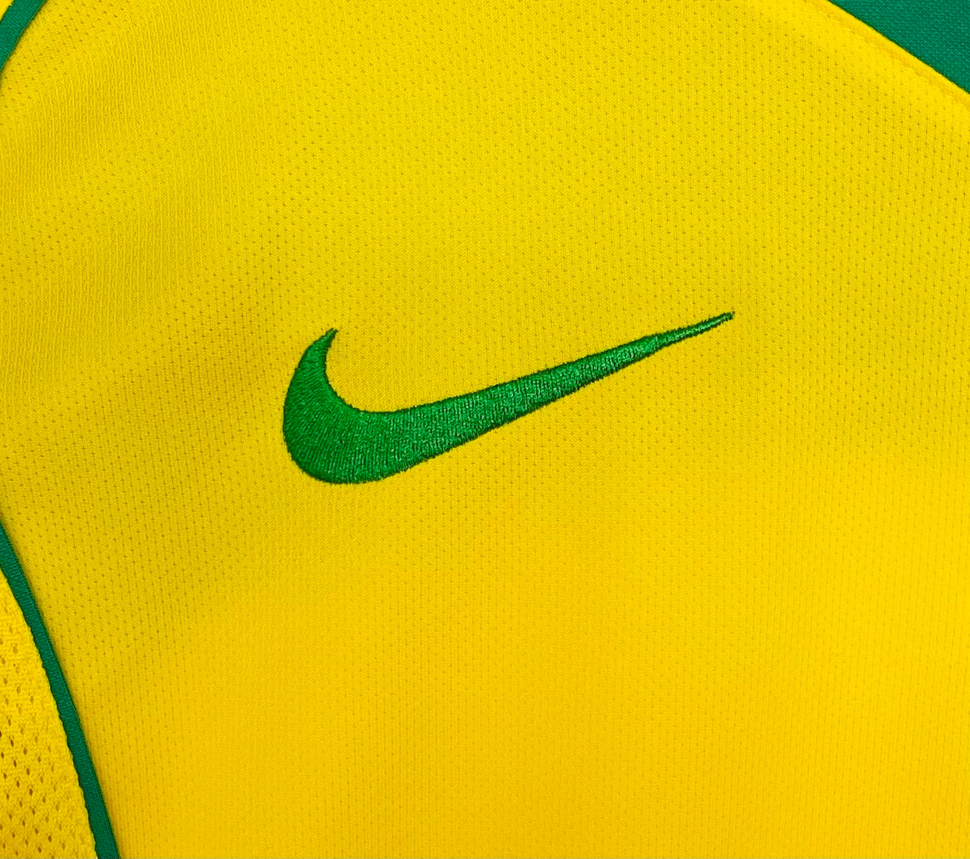 Camiseta Manga Larga Brasil, Local 2004