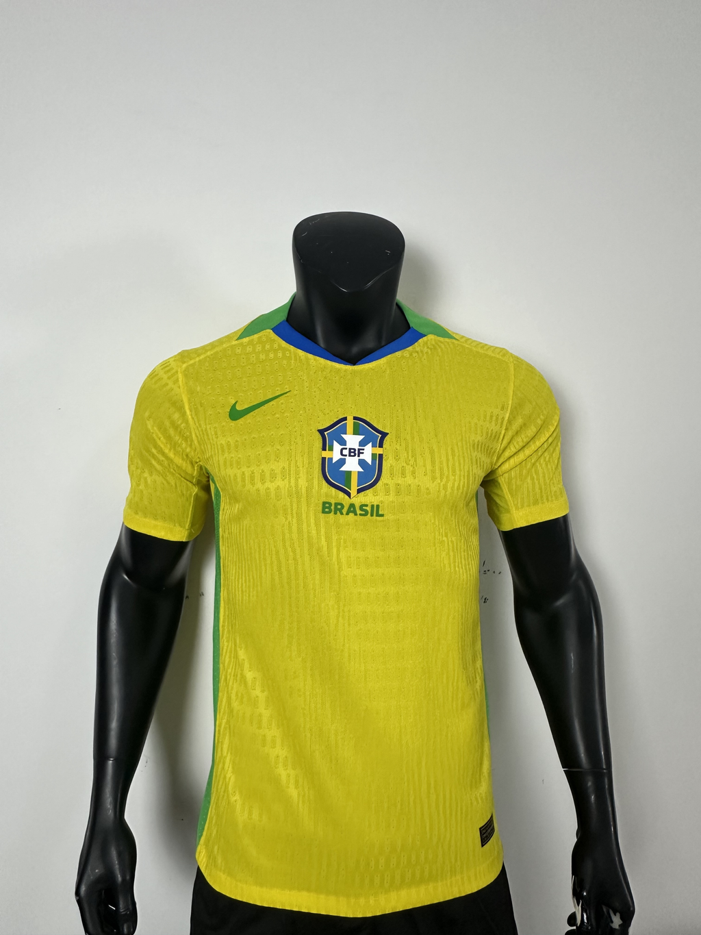 Camiseta Brasil, Local 25-26