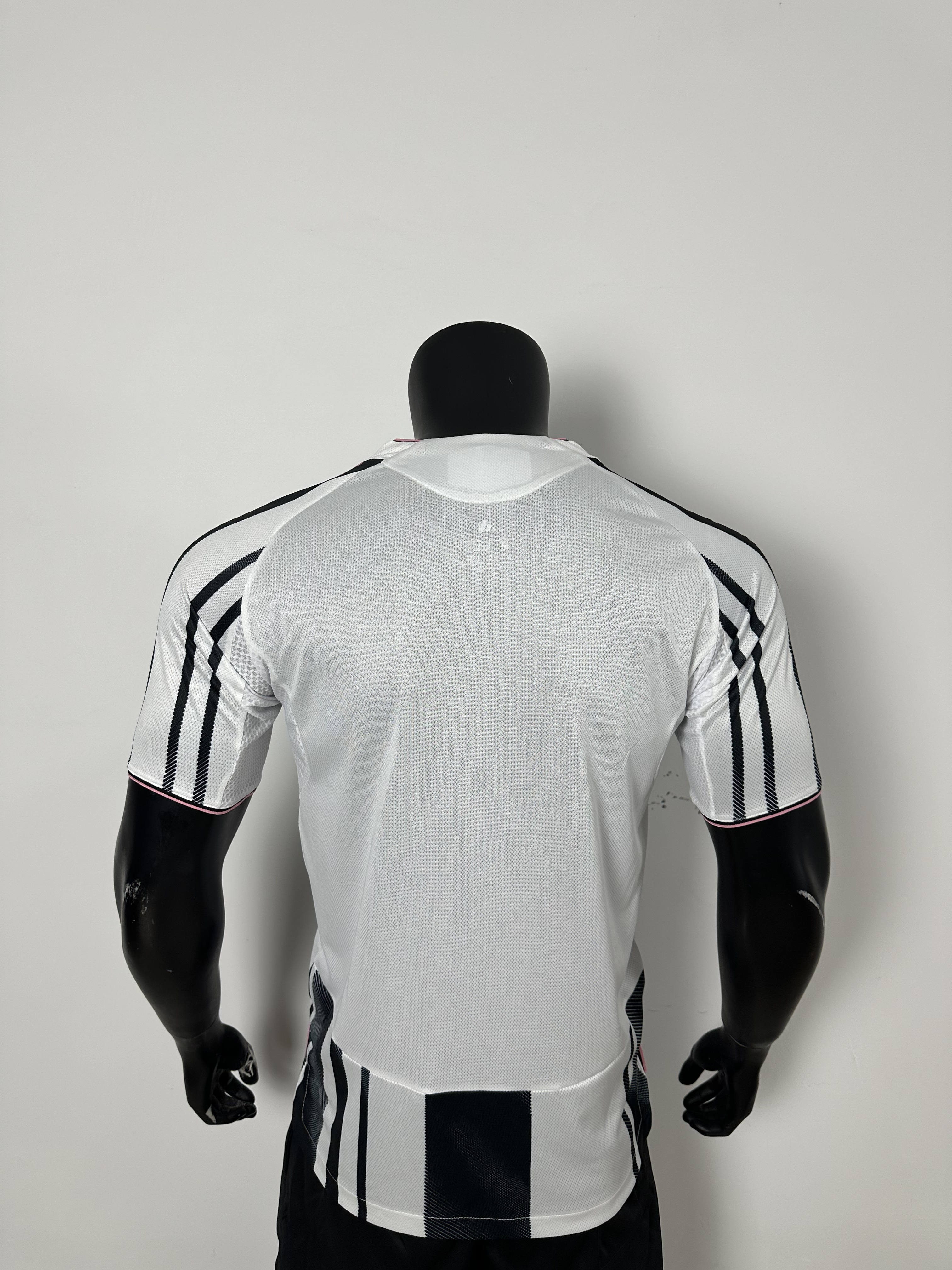 Camiseta Juventus, Local 25-26