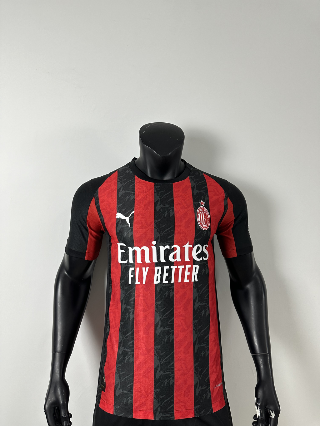Camiseta AC Milan, Local 25-26