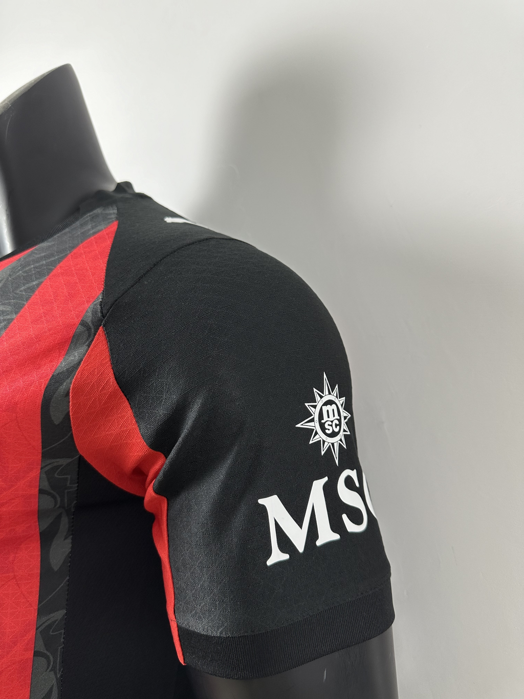Camiseta AC Milan, Local 25-26