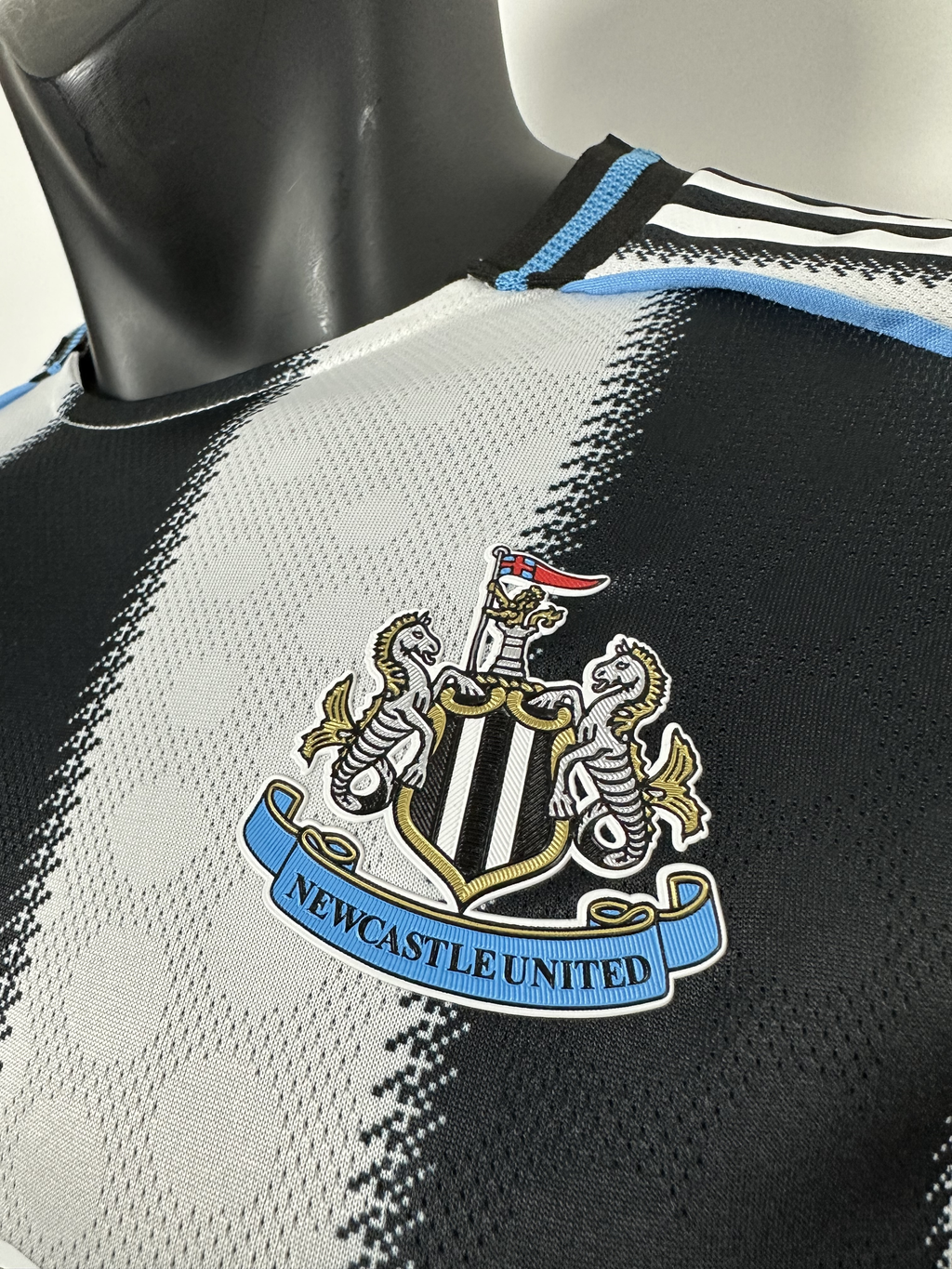 Camiseta Newcastle United, Local 25-26