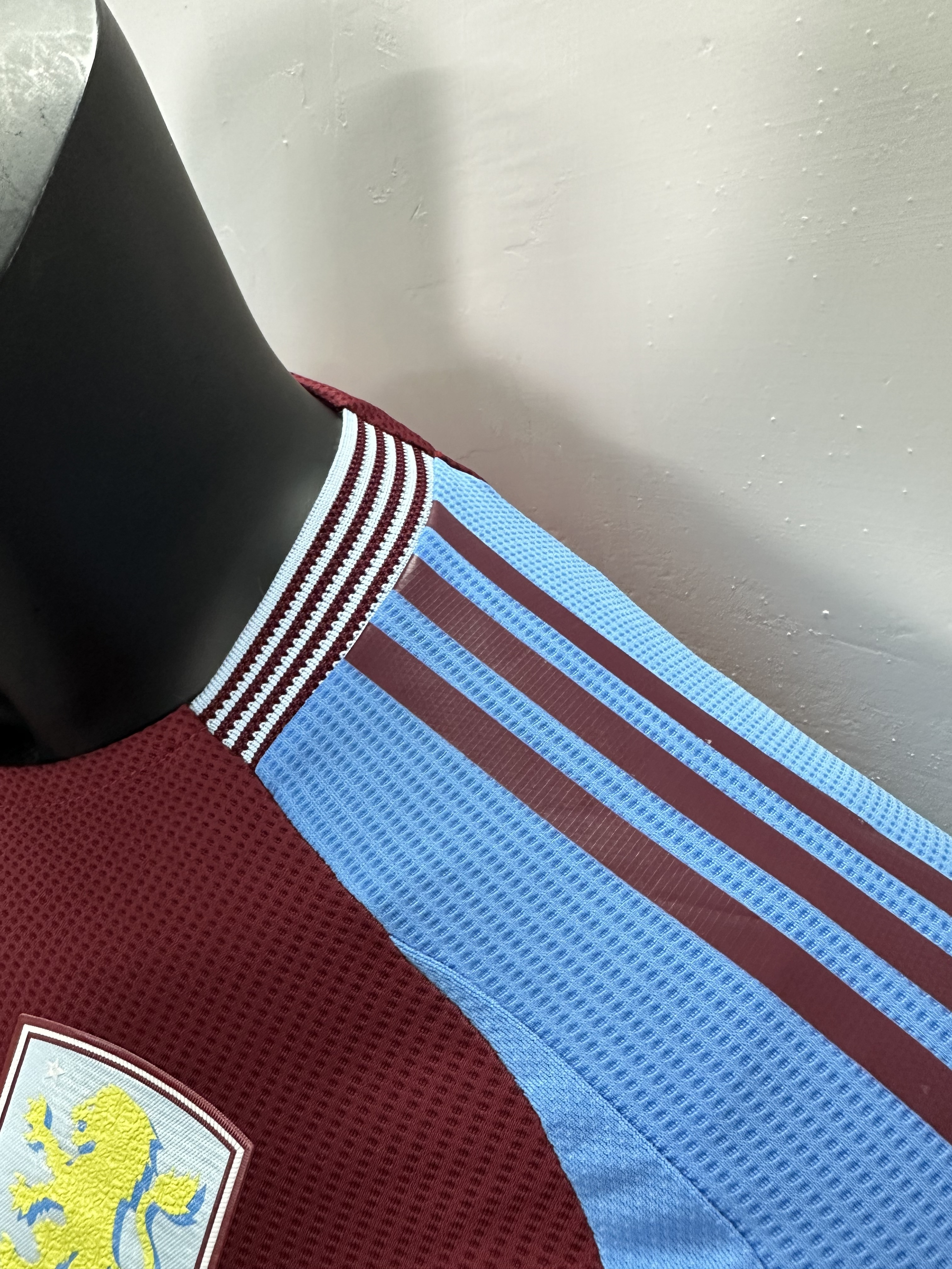 Camiseta Aston Villa, Local 24-25