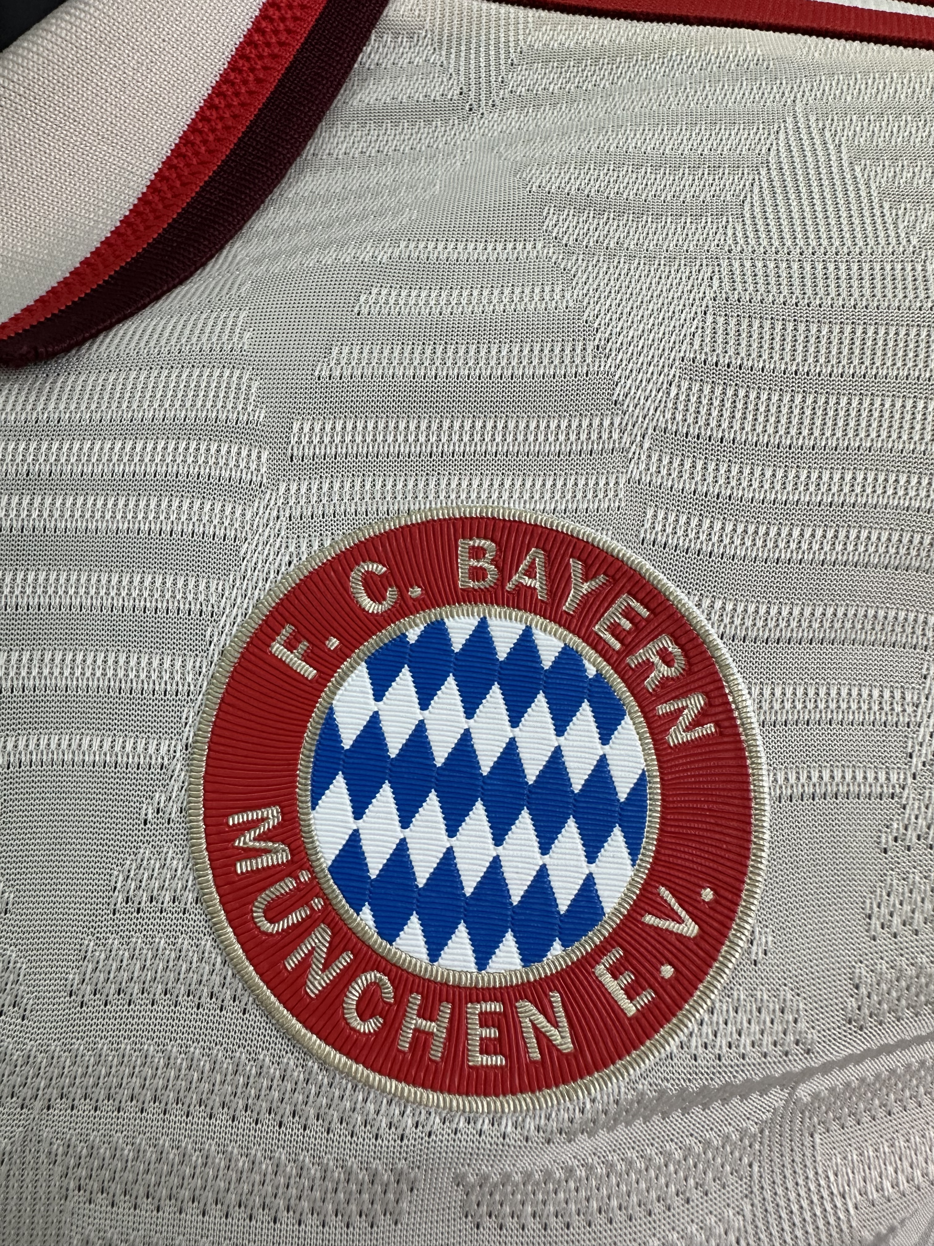 Camiseta Bayern Múnich, Tercera 24-25
