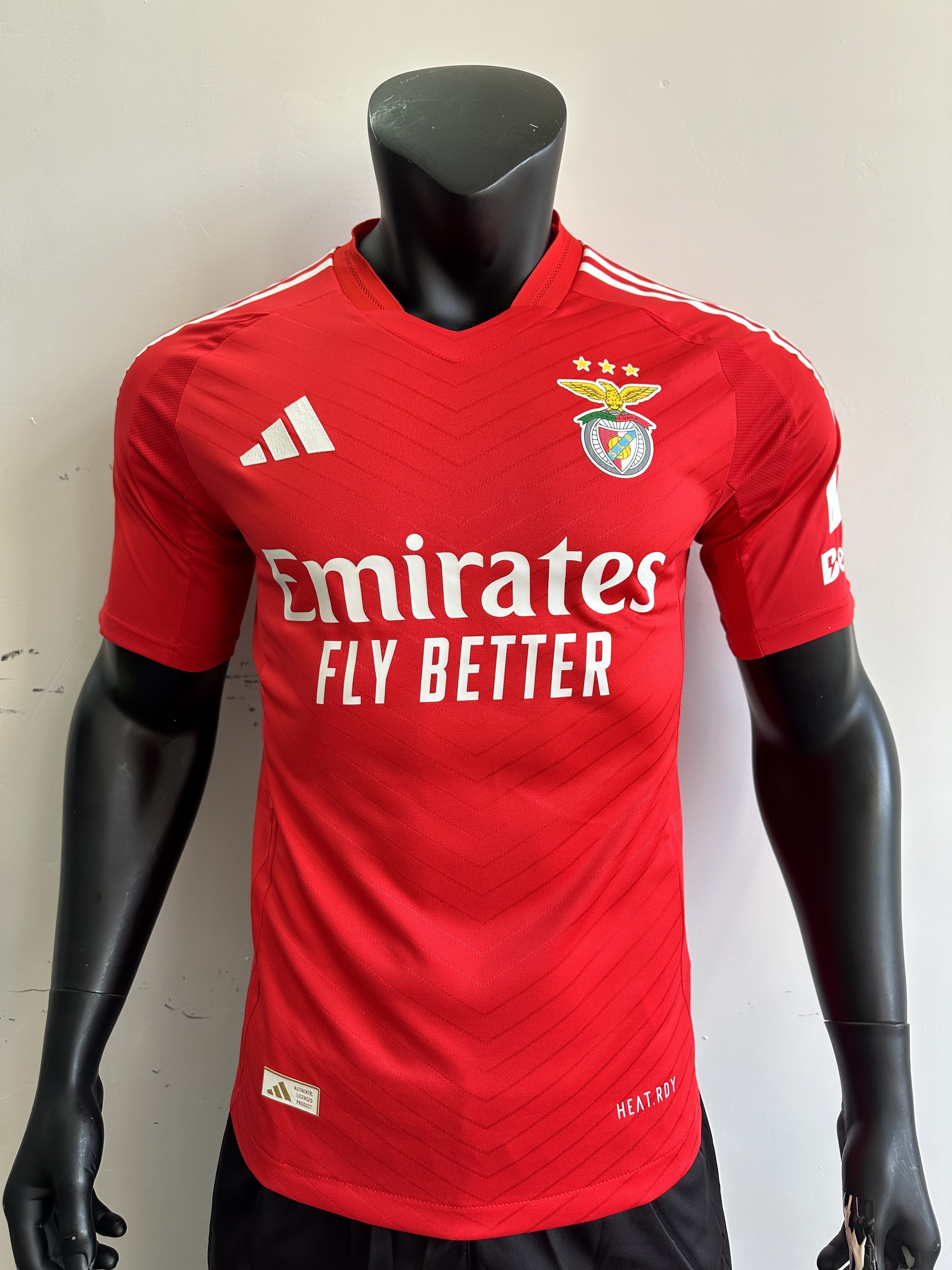 Camiseta Benfica, Local 24-25