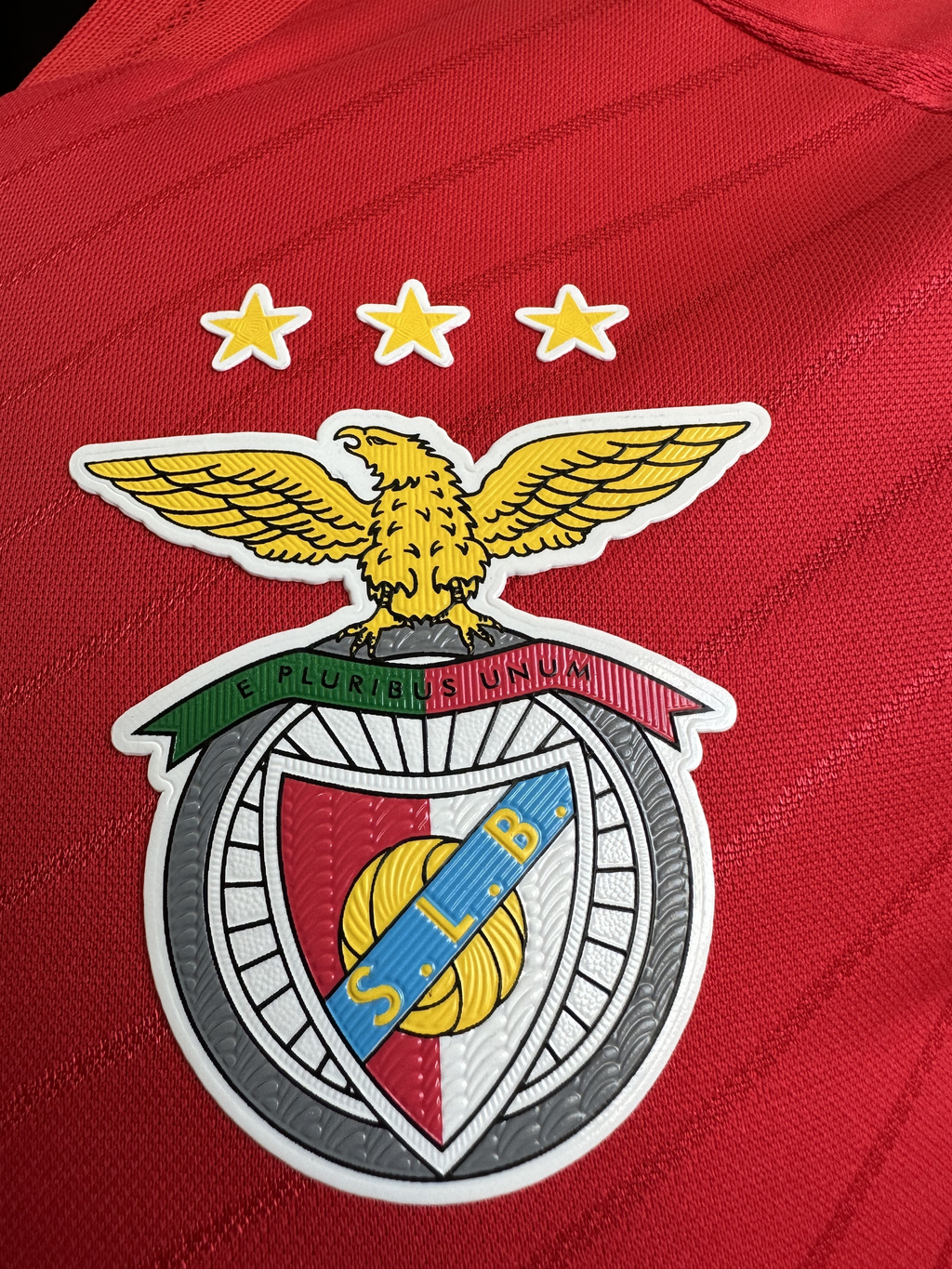 Camiseta Benfica, Local 24-25
