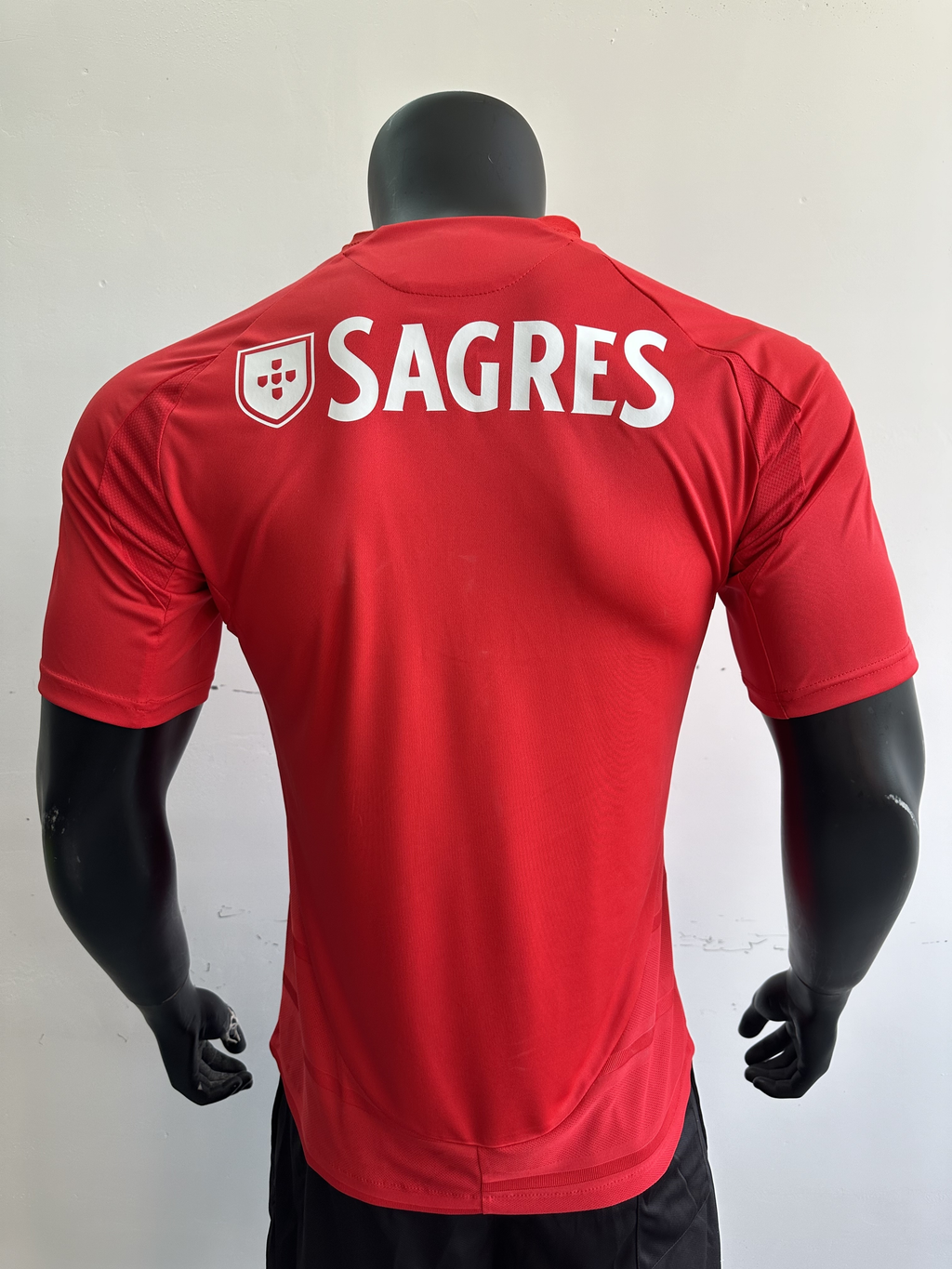 Camiseta Benfica, Local 24-25