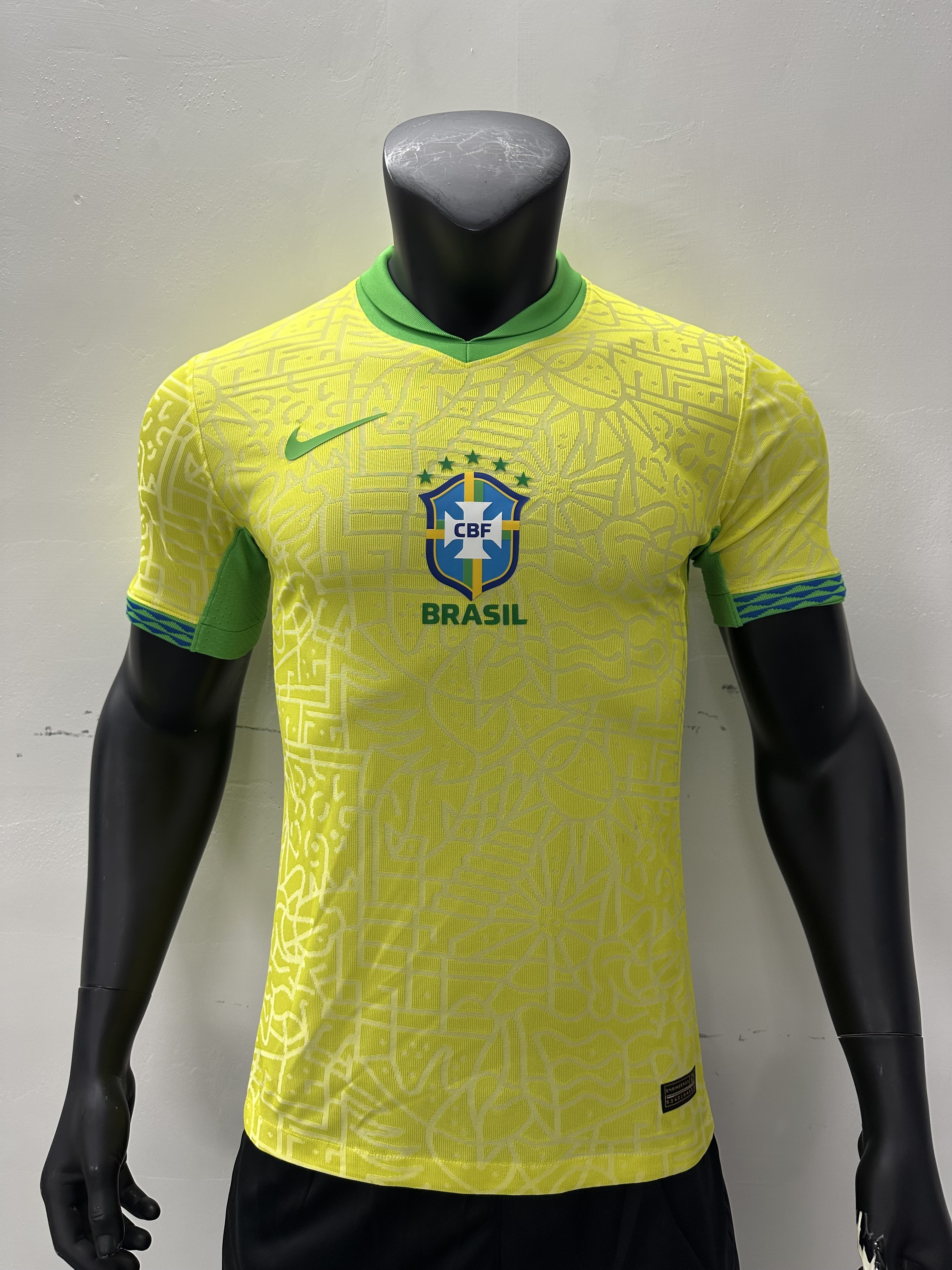 Camiseta Brasil, Local 24-25