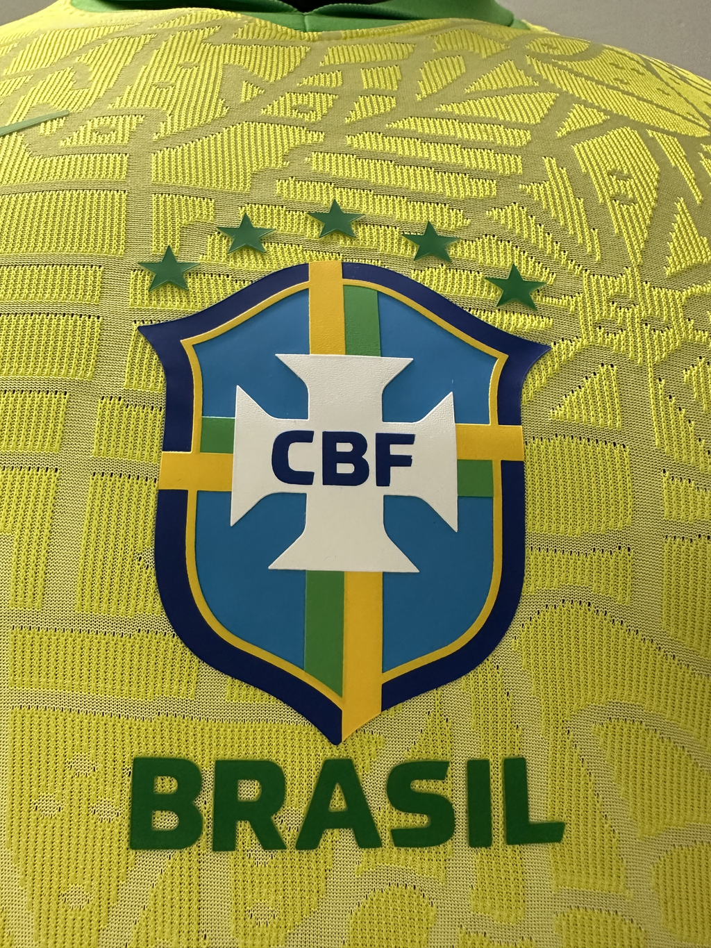 Camiseta Brasil, Local 24-25