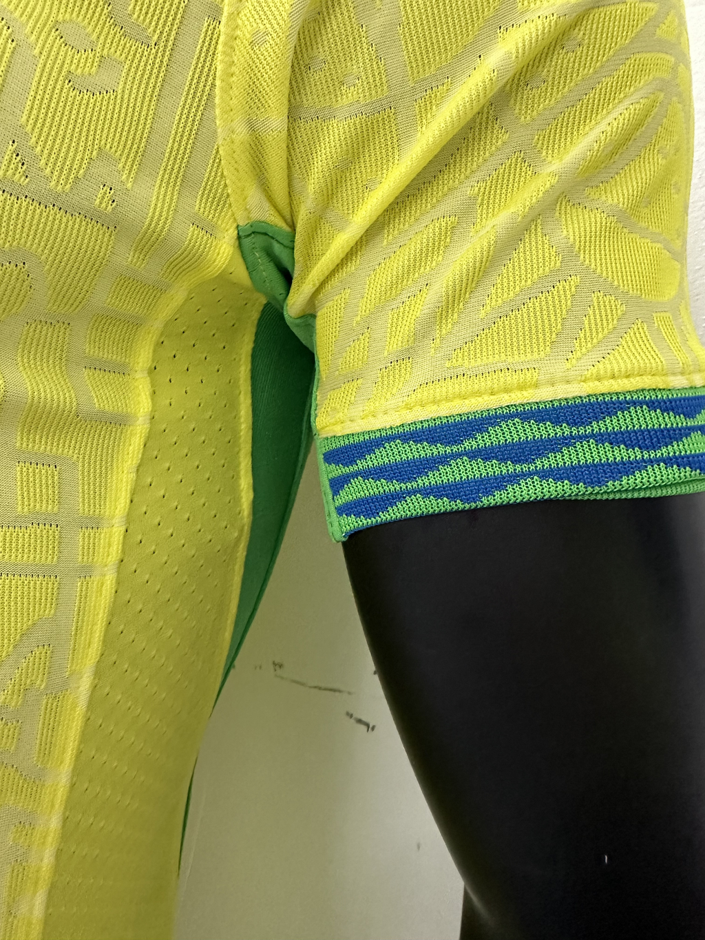 Camiseta Brasil, Local 24-25