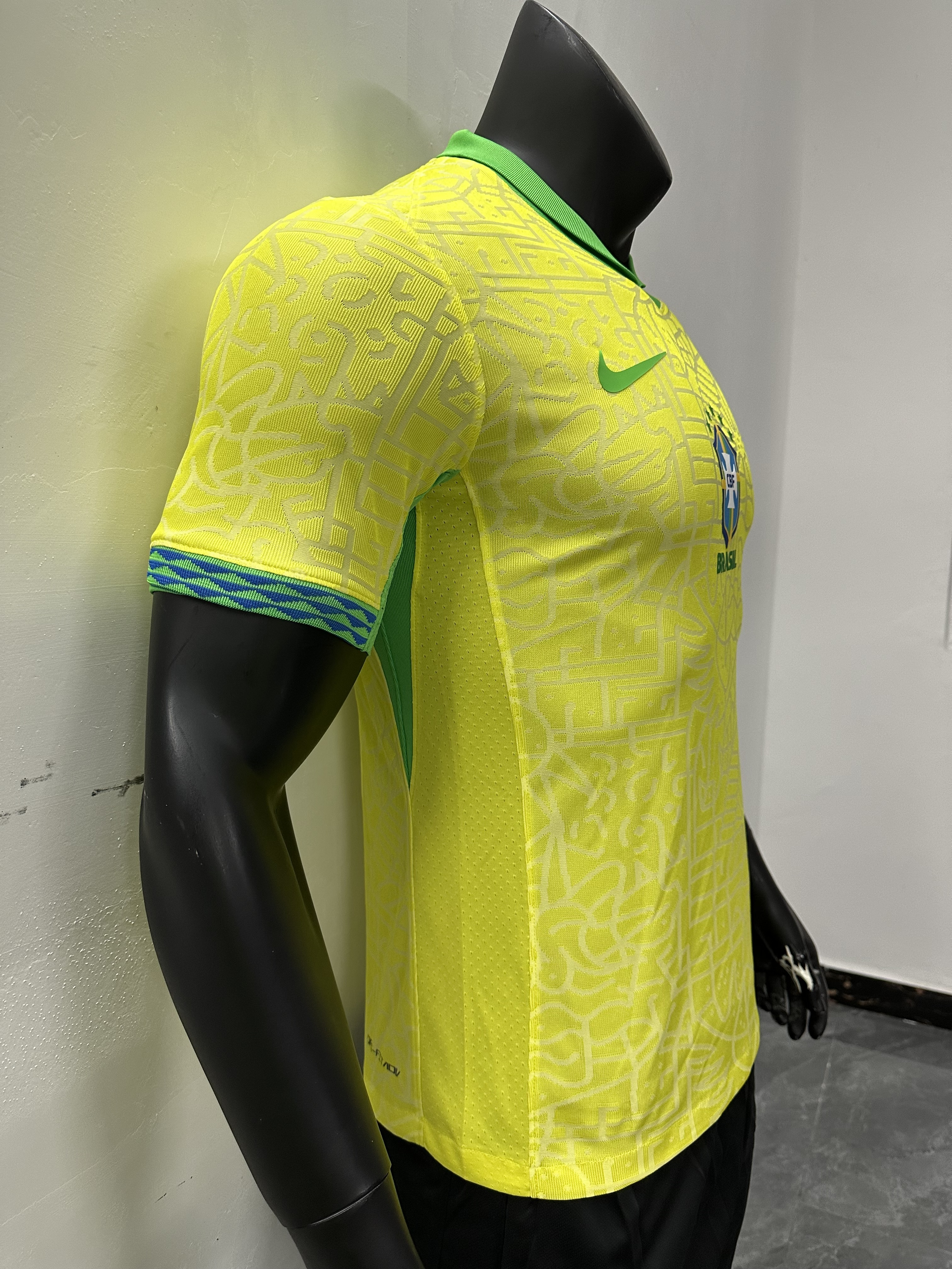 Camiseta Brasil, Local 24-25