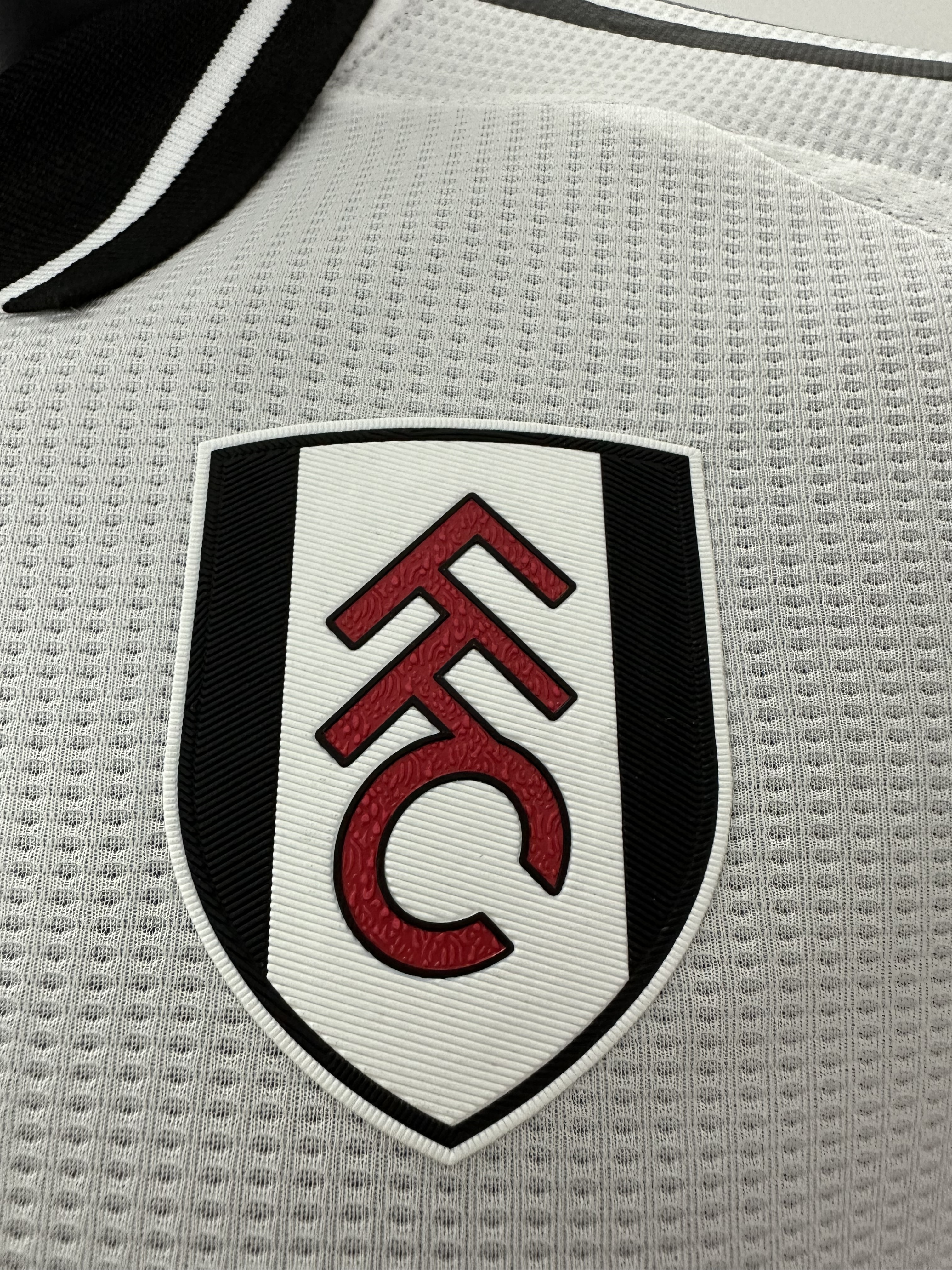 Camiseta Fulham, Local 24-25