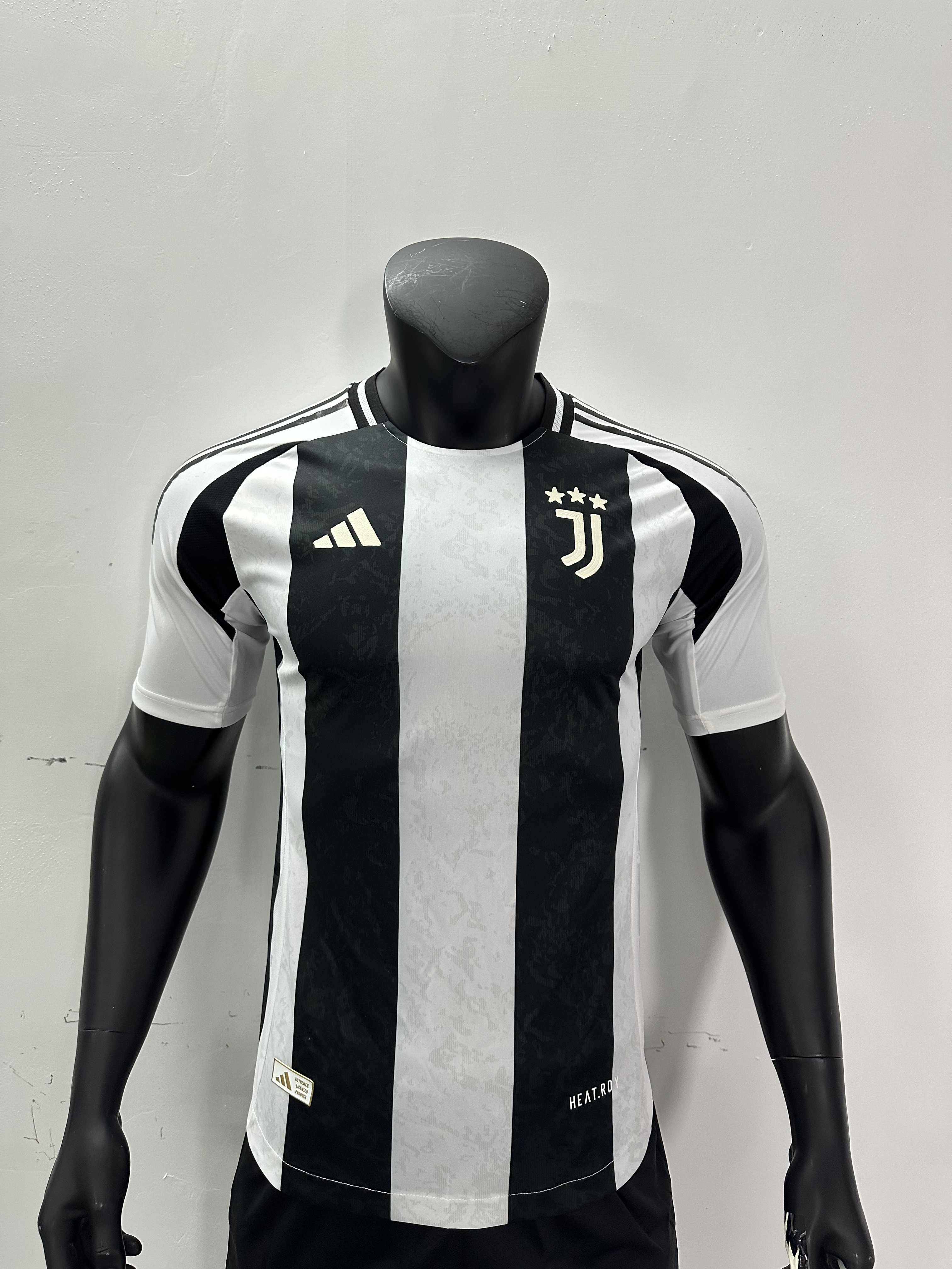 Camiseta Juventus, Local 24-25