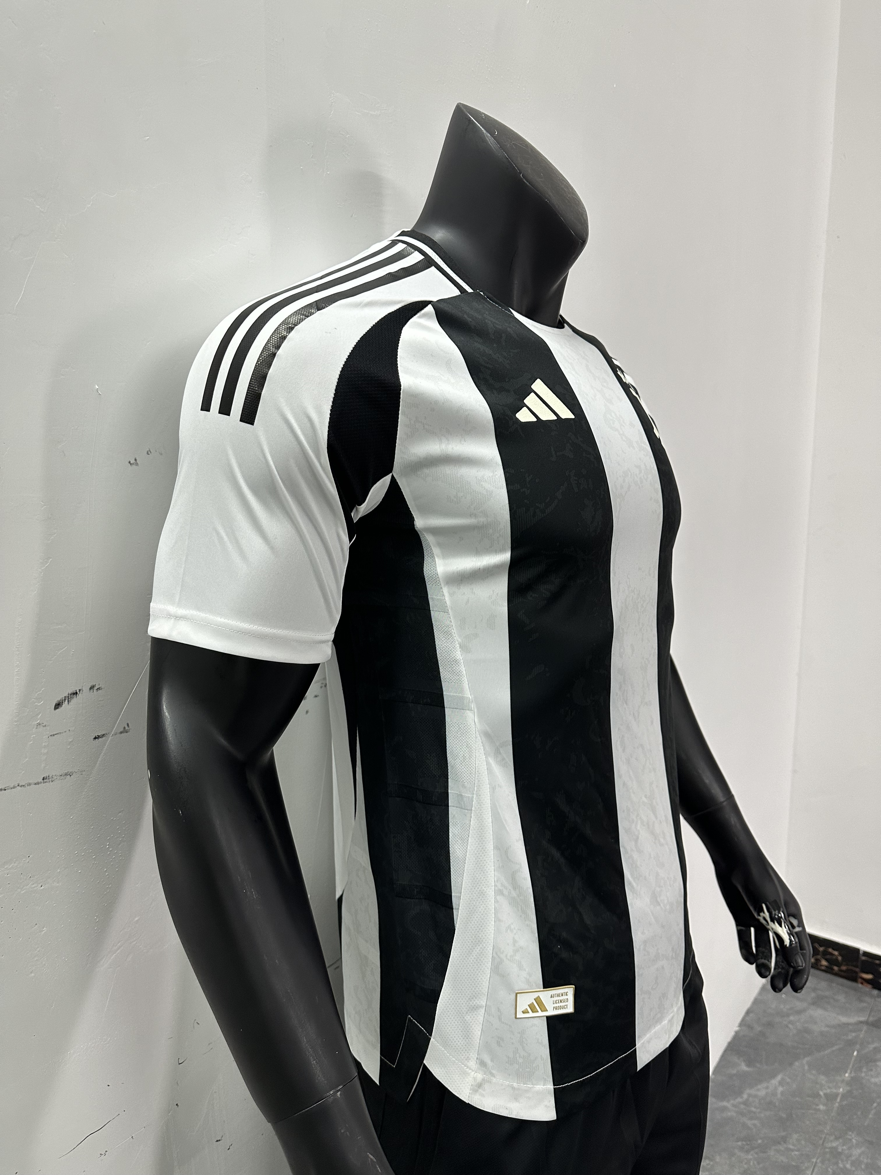 Camiseta Juventus, Local 24-25