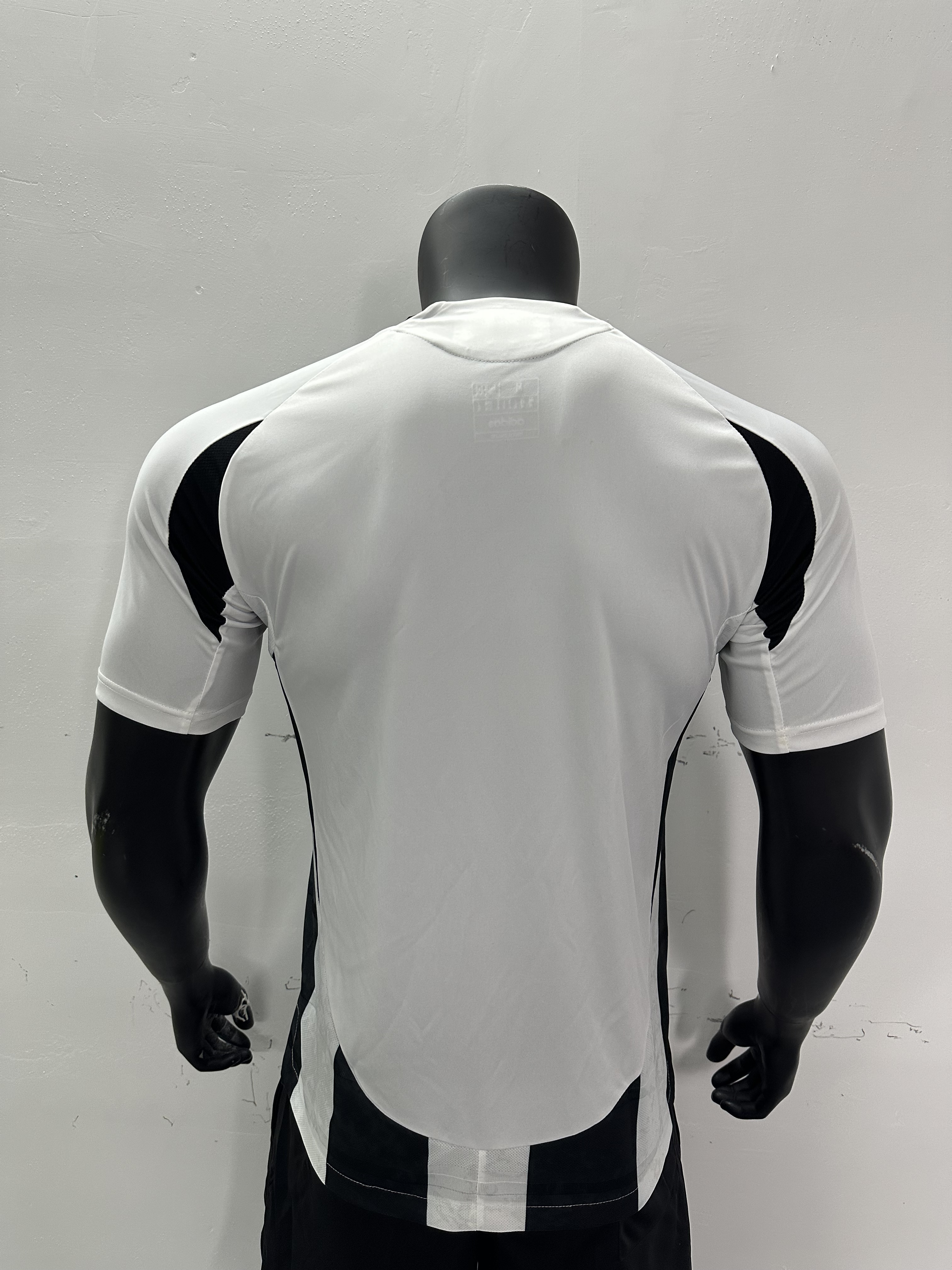 Camiseta Juventus, Local 24-25