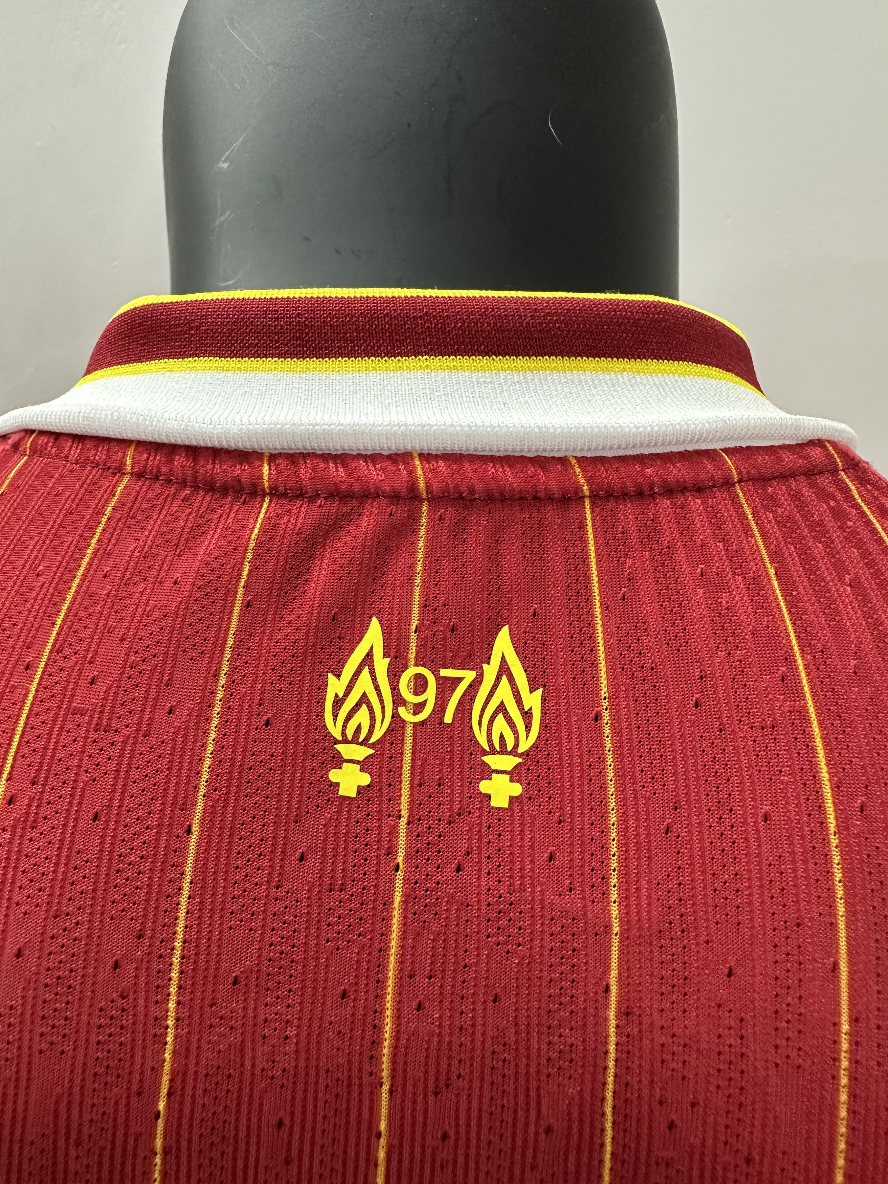 Camiseta Liverpool, Local 24-25