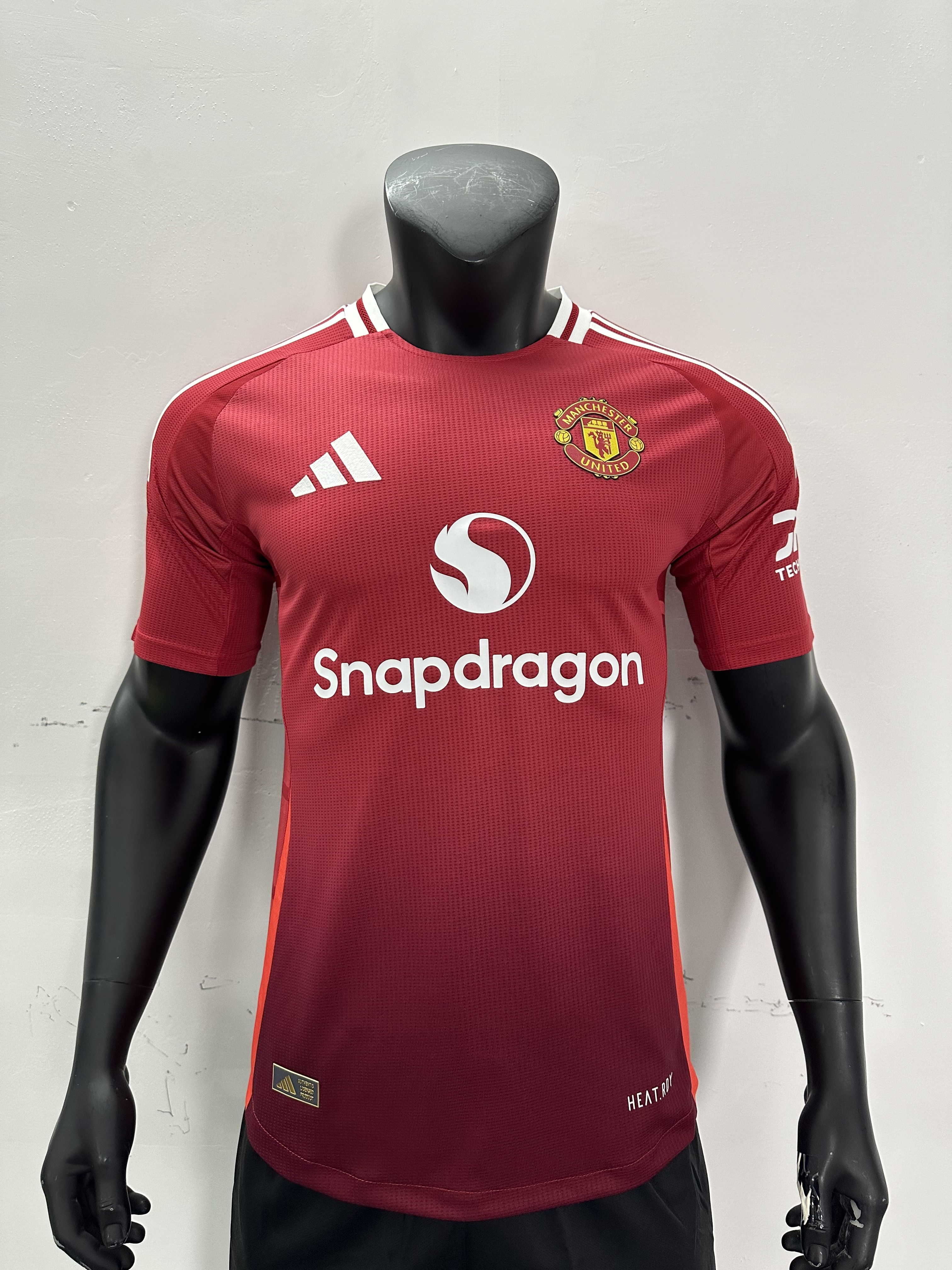 Camiseta Manchester United, Local 24-25