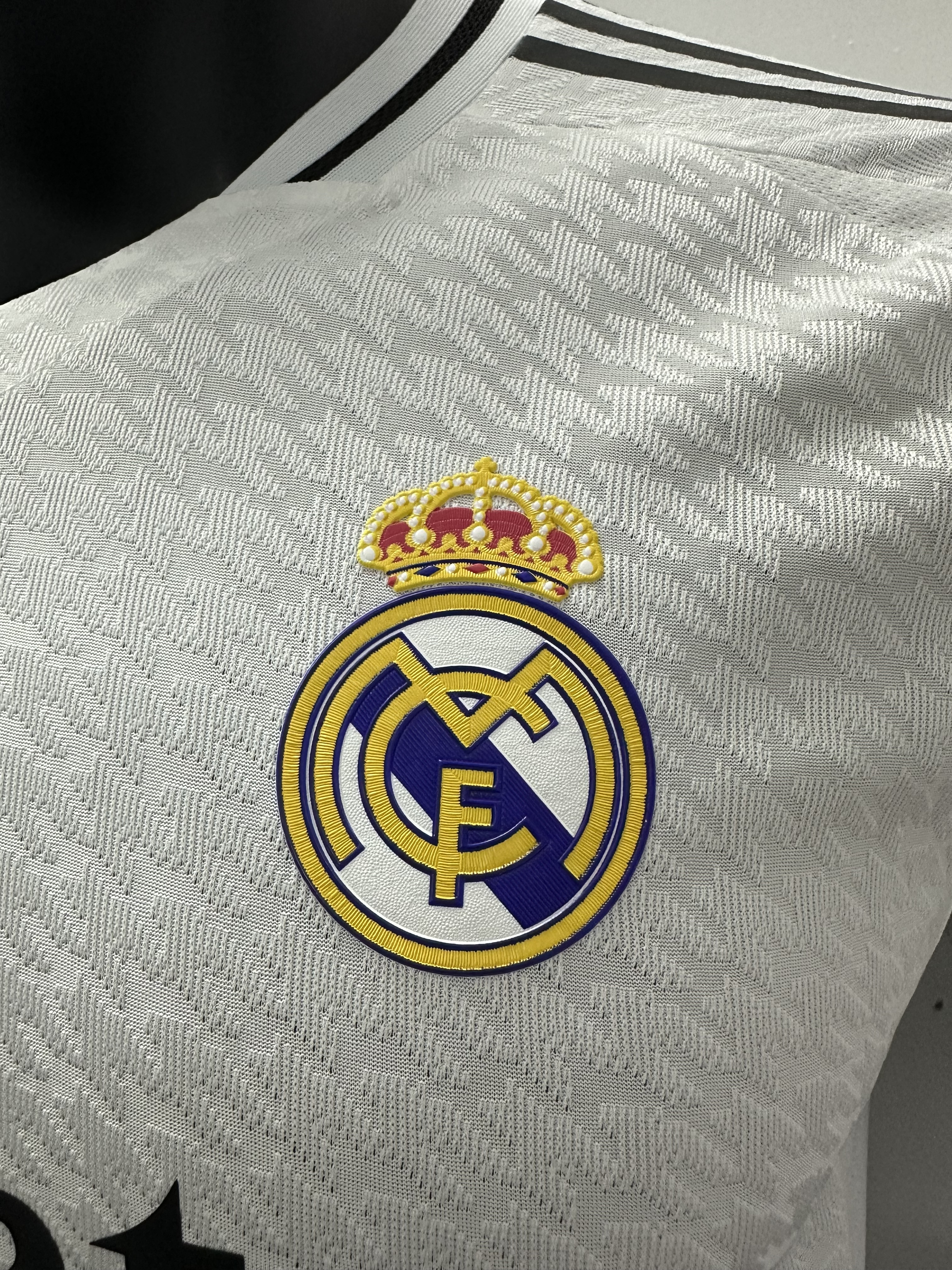 Camiseta Real Madrid, Local 24-25