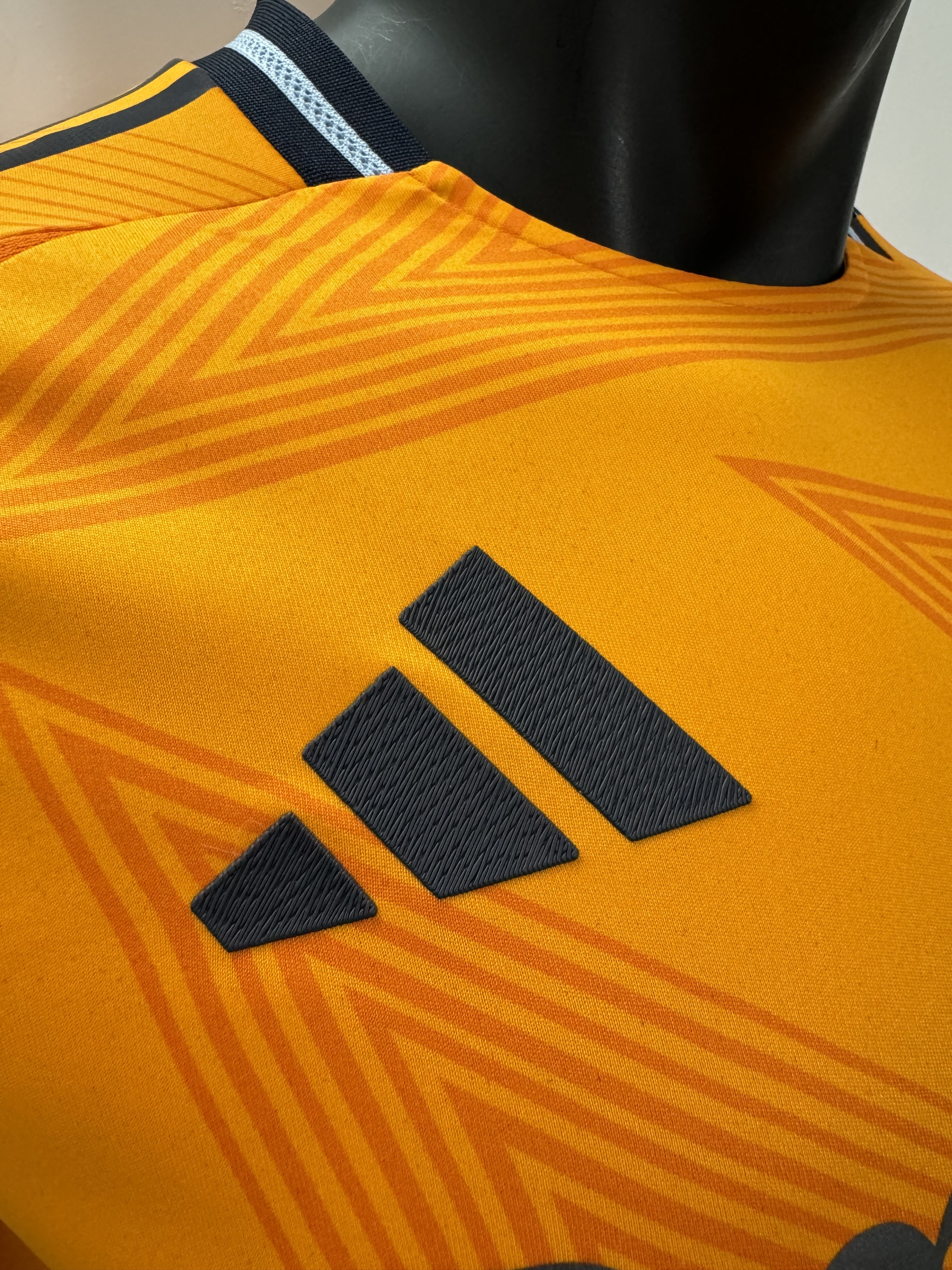 Camiseta Real Madrid, Visitante 24-25