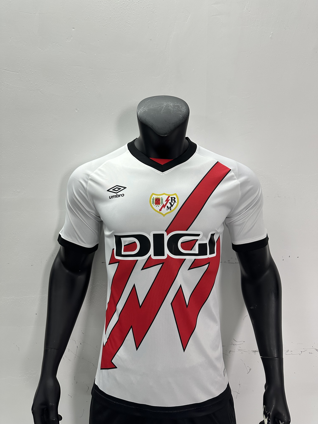 Camiseta Rayo Vallecano, Local 24-25