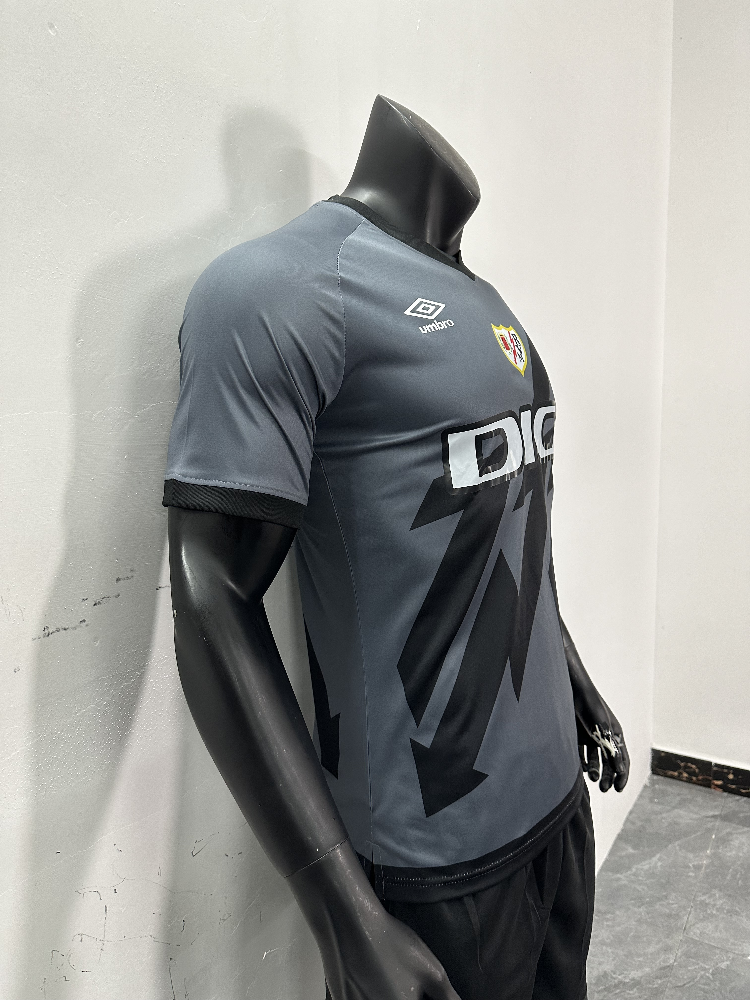 Camiseta Rayo Vallecano, Tercera 24-25