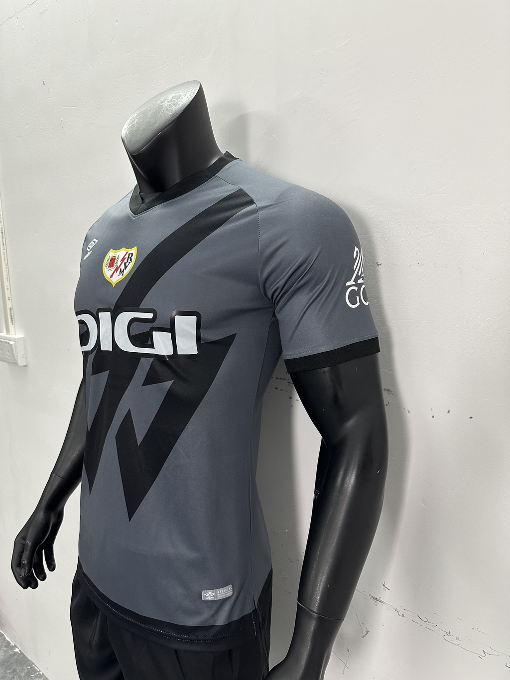 Camiseta Rayo Vallecano, Tercera 24-25