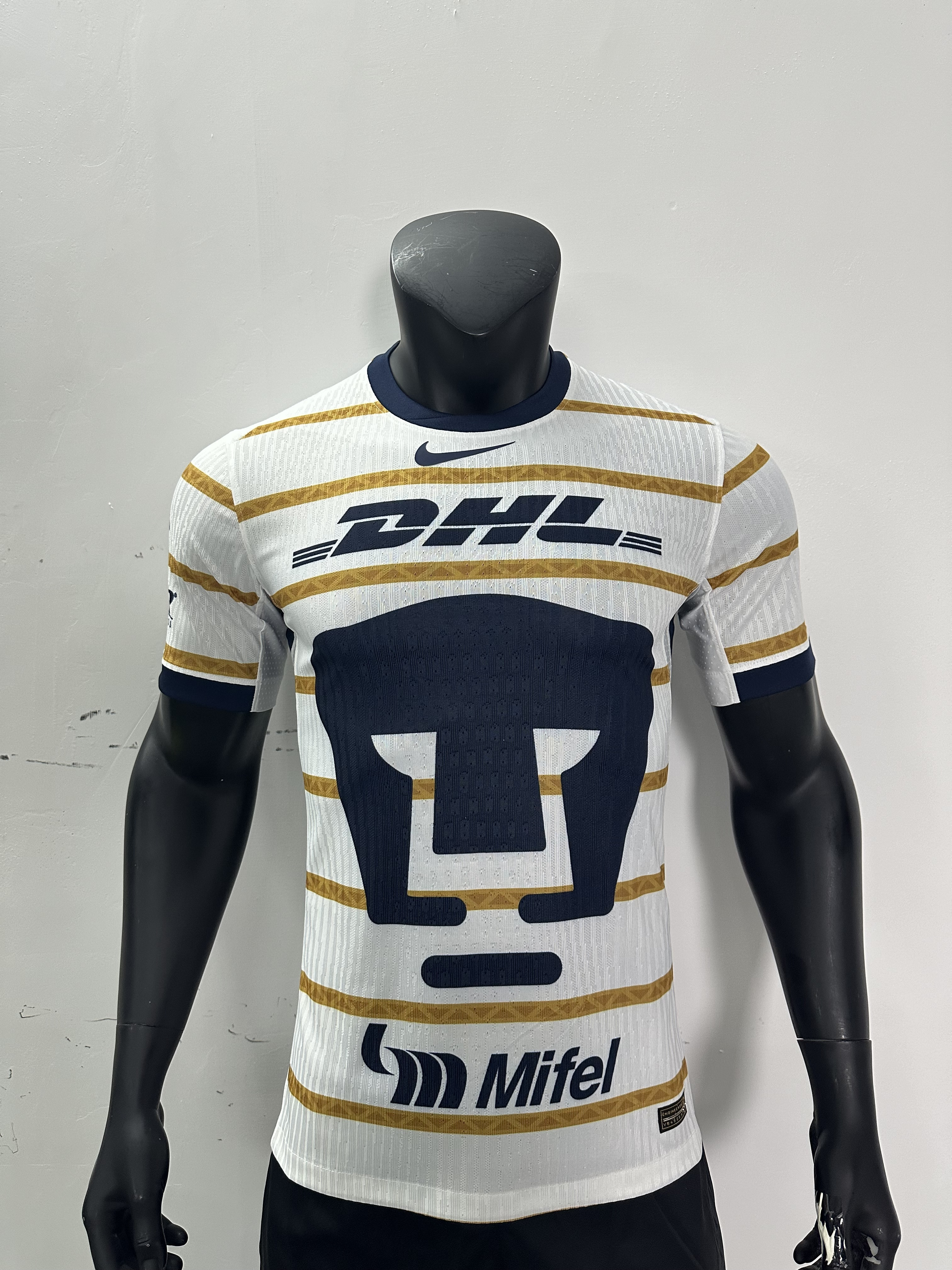 Camiseta Club Pumas, Local 24-25