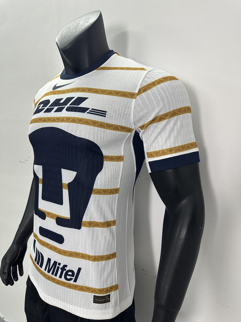 Camiseta Club Pumas, Local 24-25