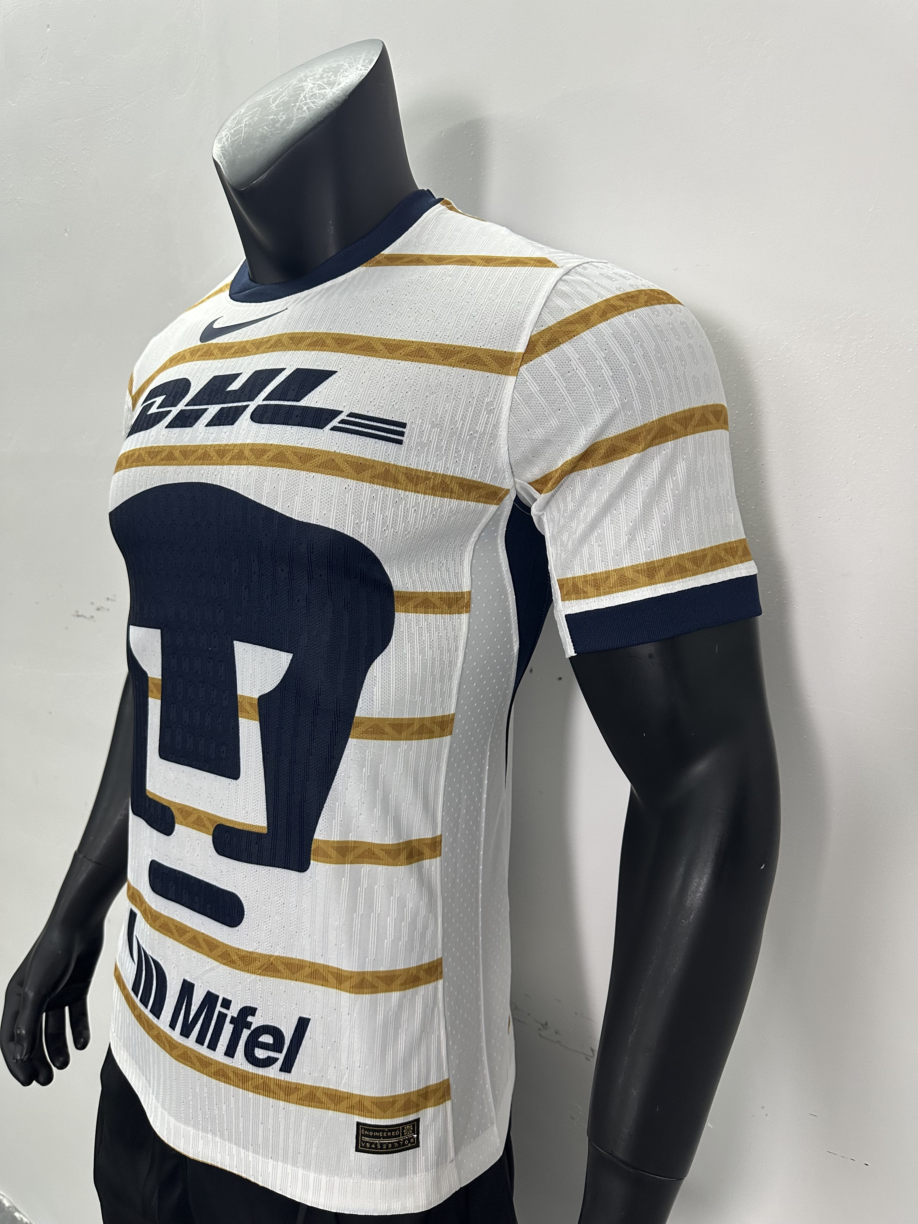 Camiseta Club Pumas, Local 24-25
