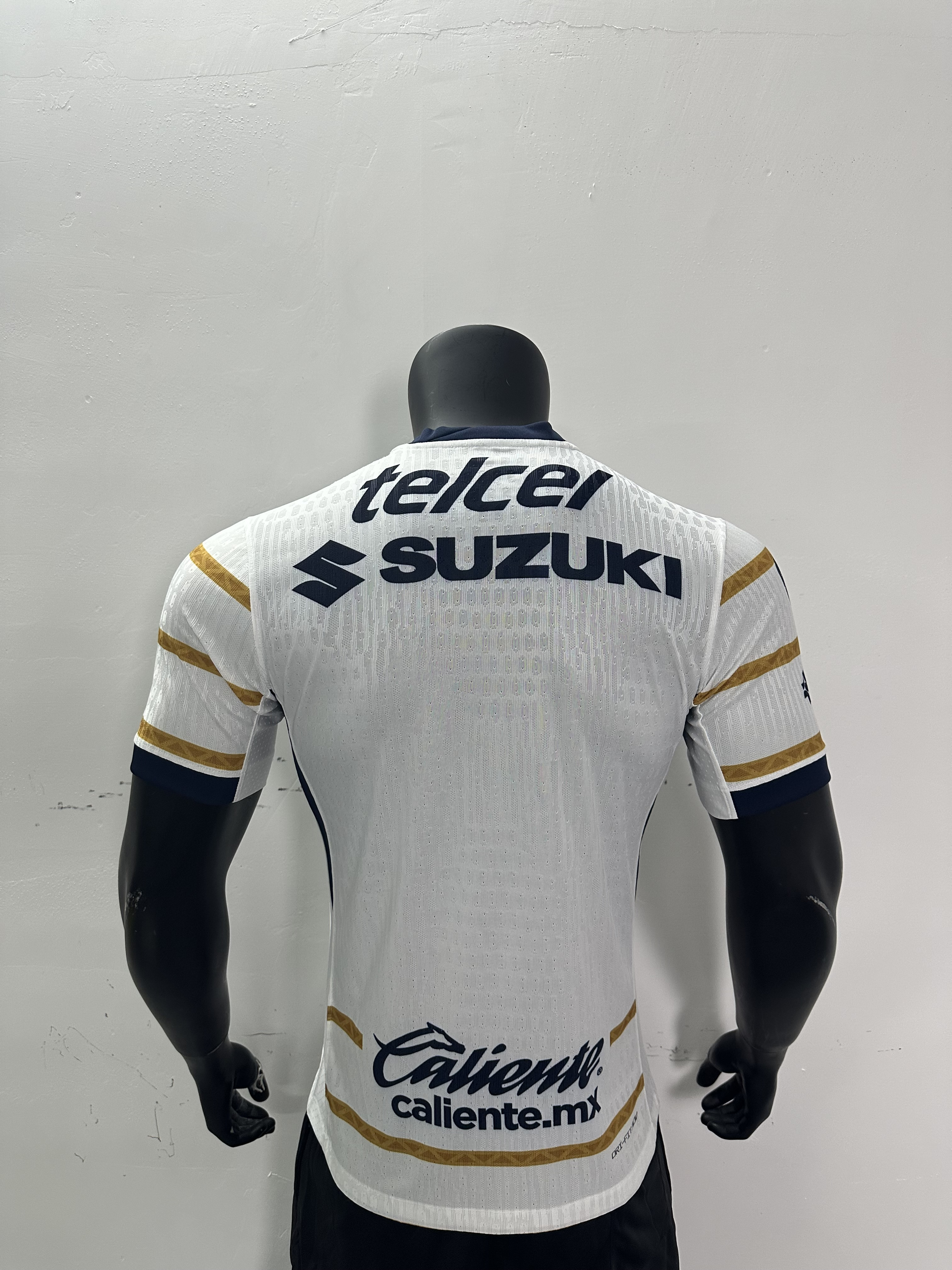 Camiseta Club Pumas, Local 24-25