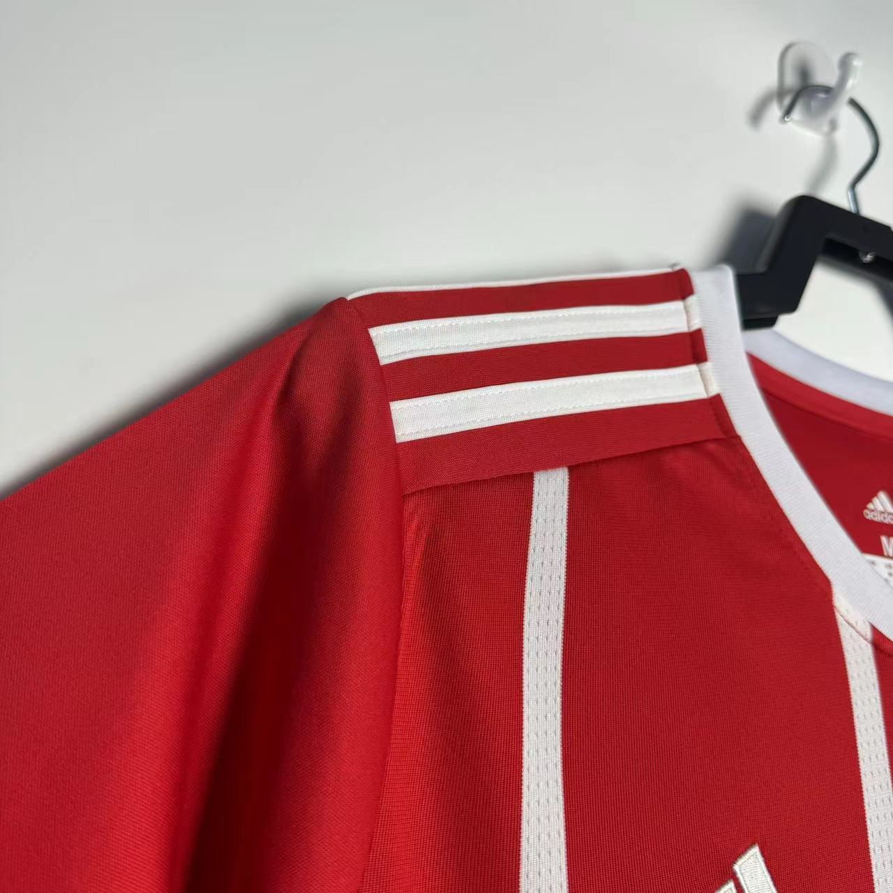 Camiseta Bayern Munich, Local 17-18