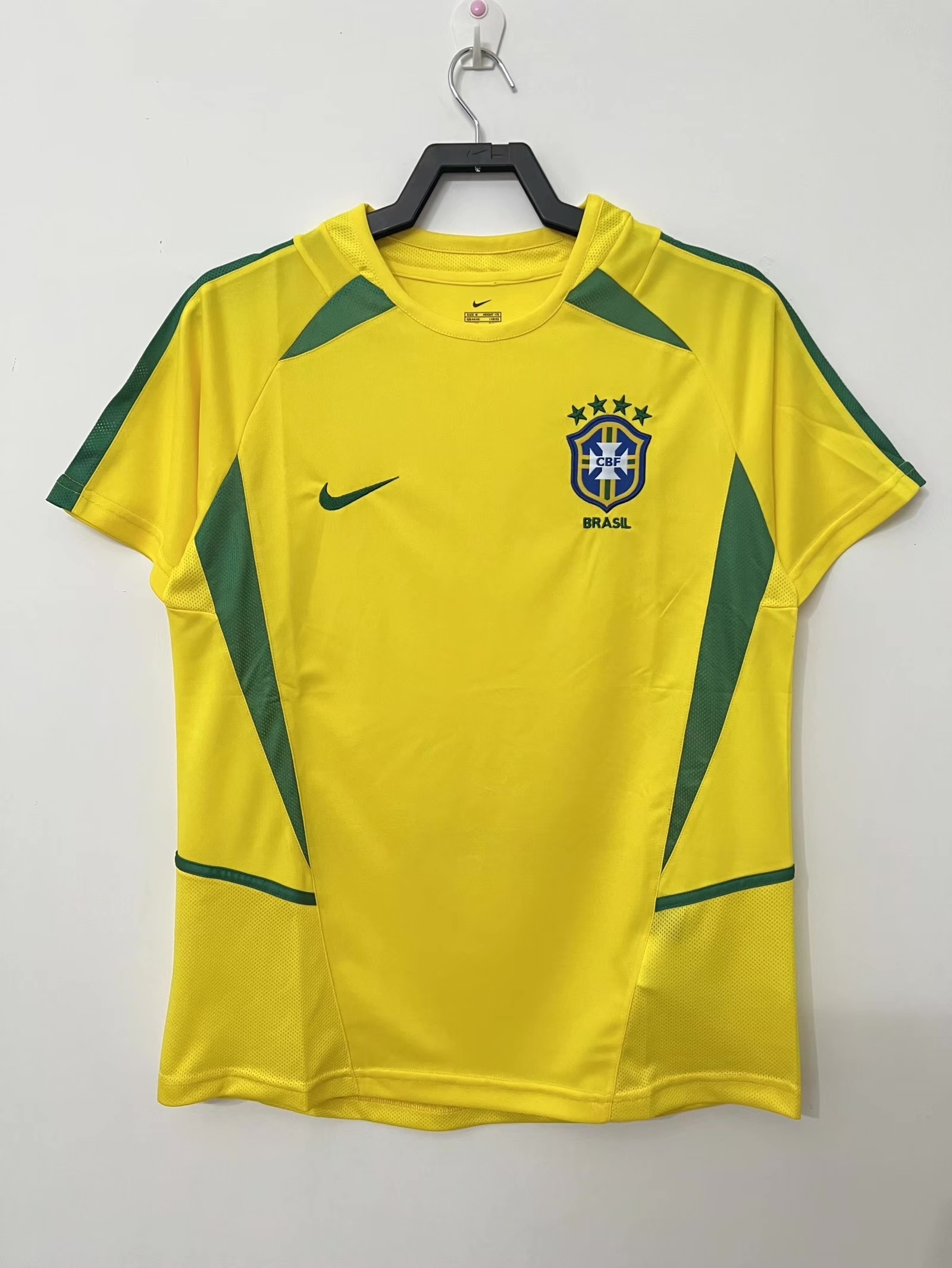 Camiseta Brasil, Local 2002