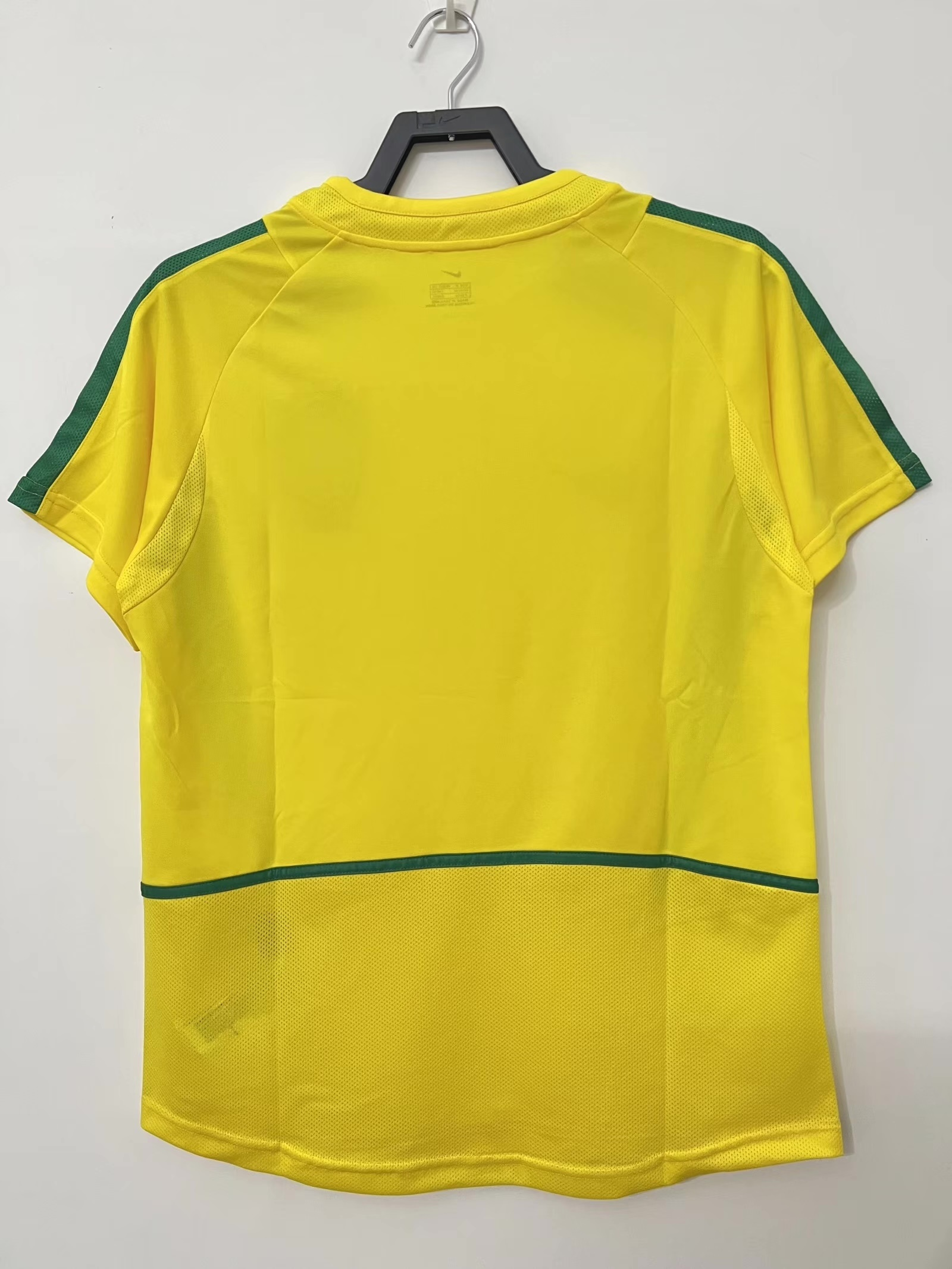 Camiseta Brasil, Local 2002