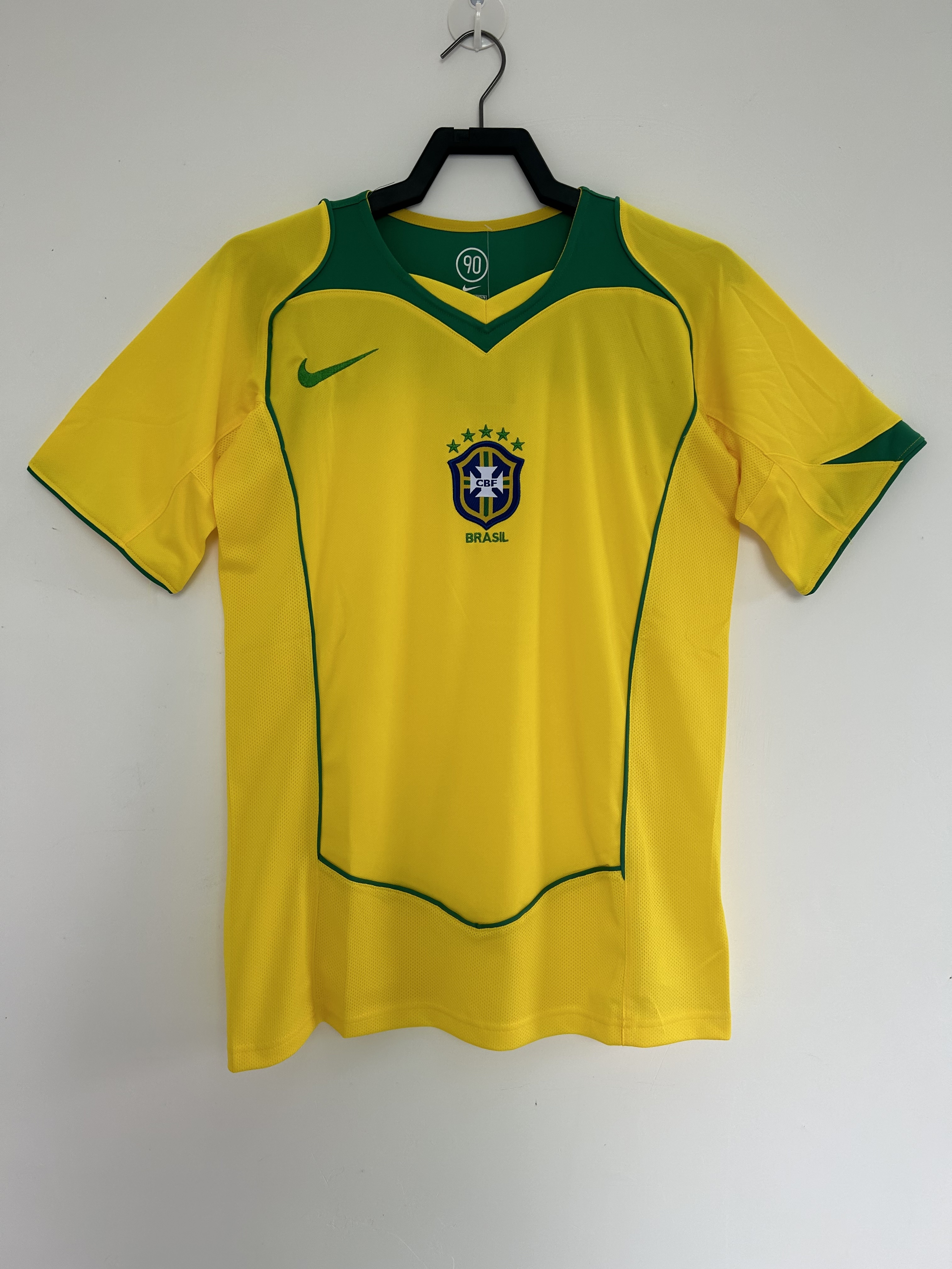 Camiseta Brasil, Local 2004