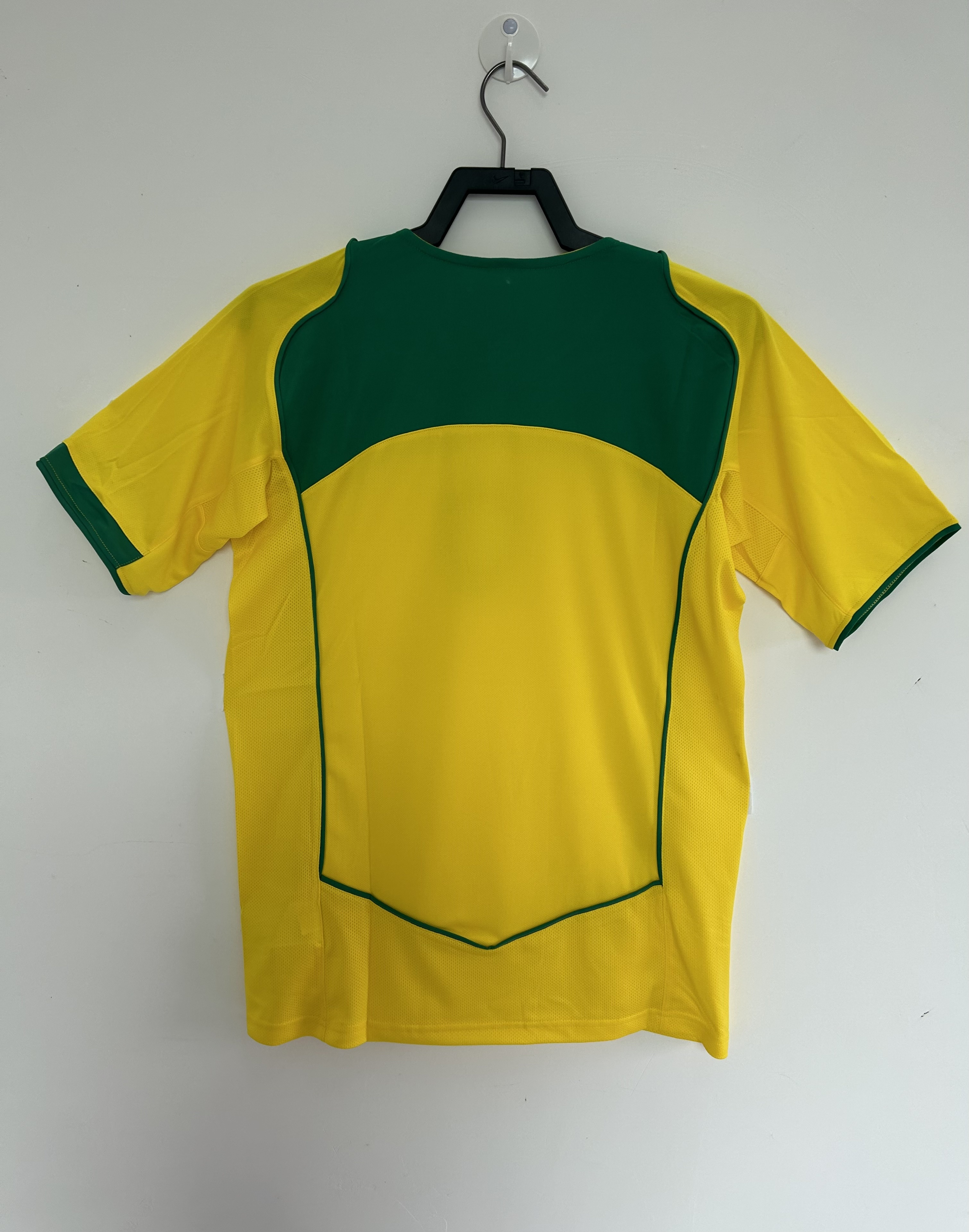Camiseta Brasil, Local 2004