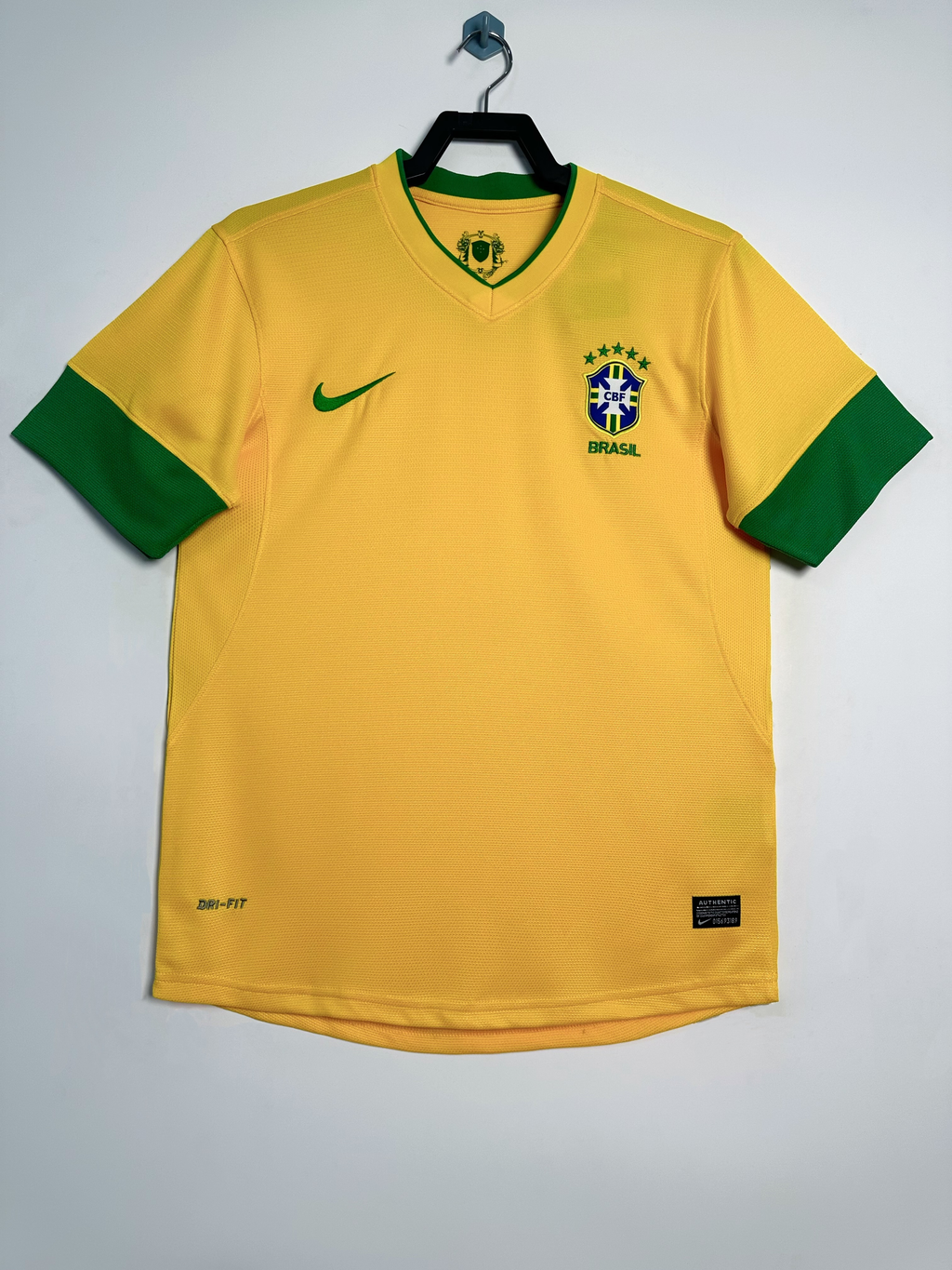 Camiseta Brasil, Local 12-13