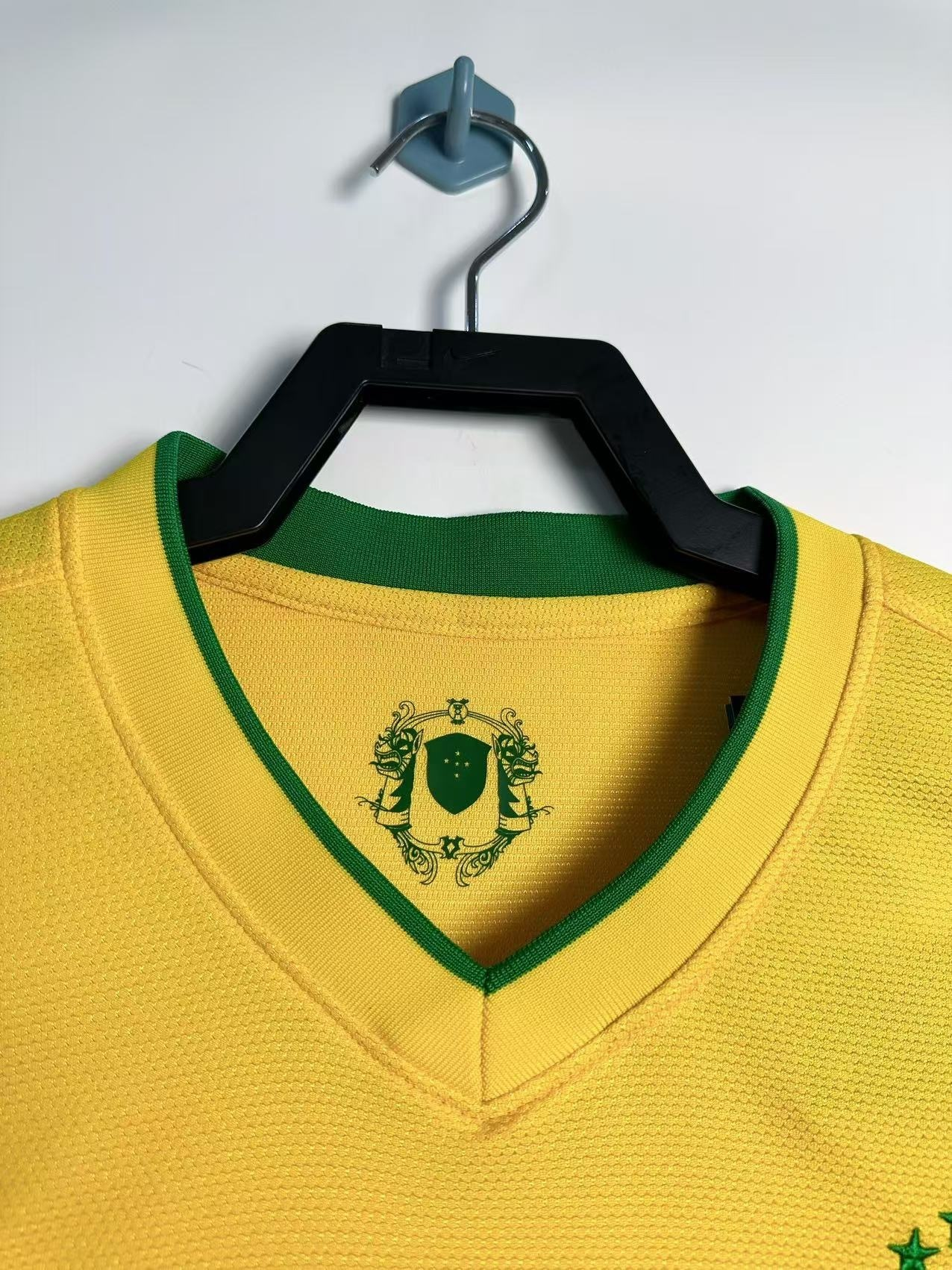 Camiseta Brasil, Local 12-13